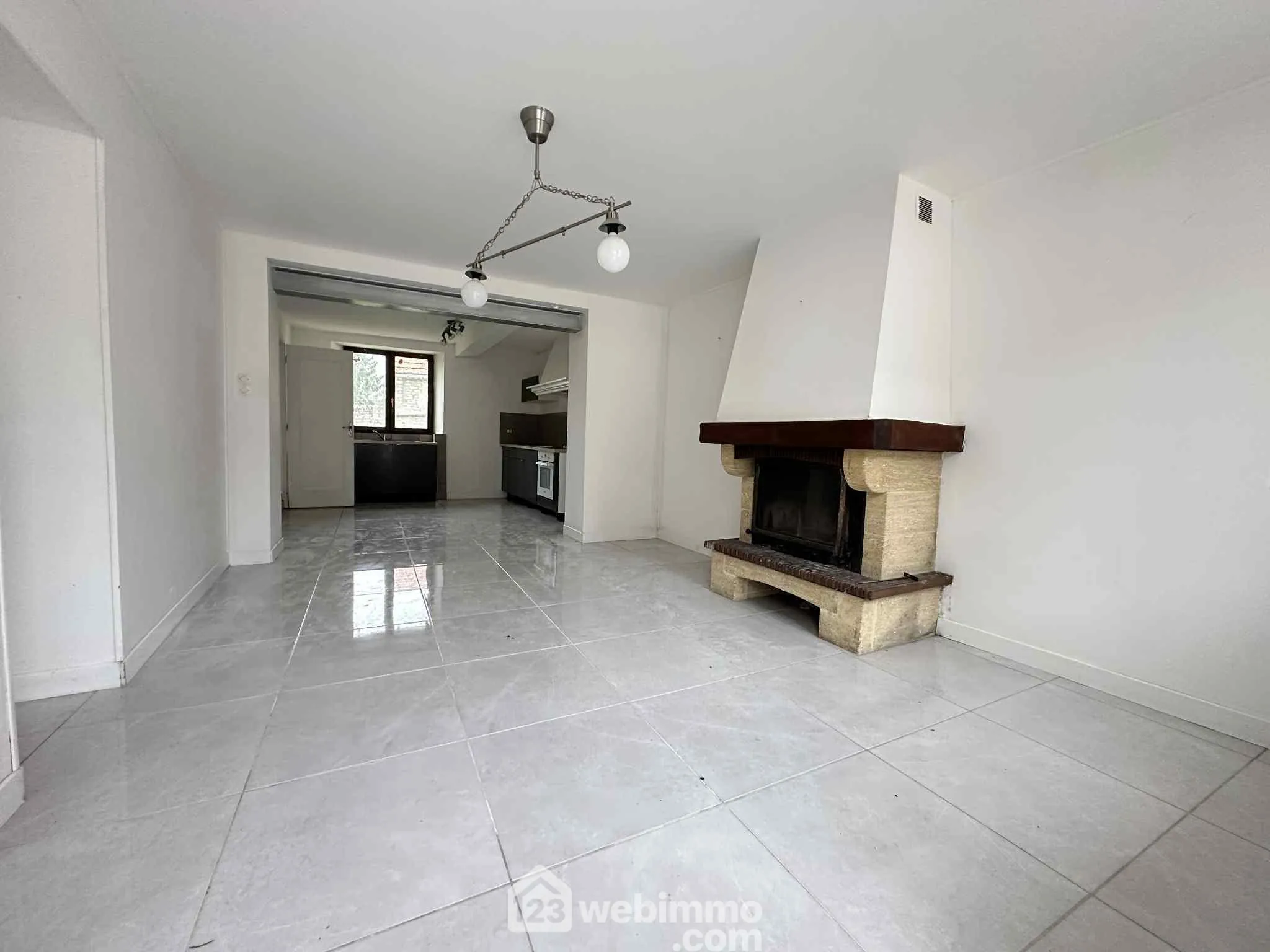 Charmante maison de ville de 85 m² à Sissonne avec jardin et garage 