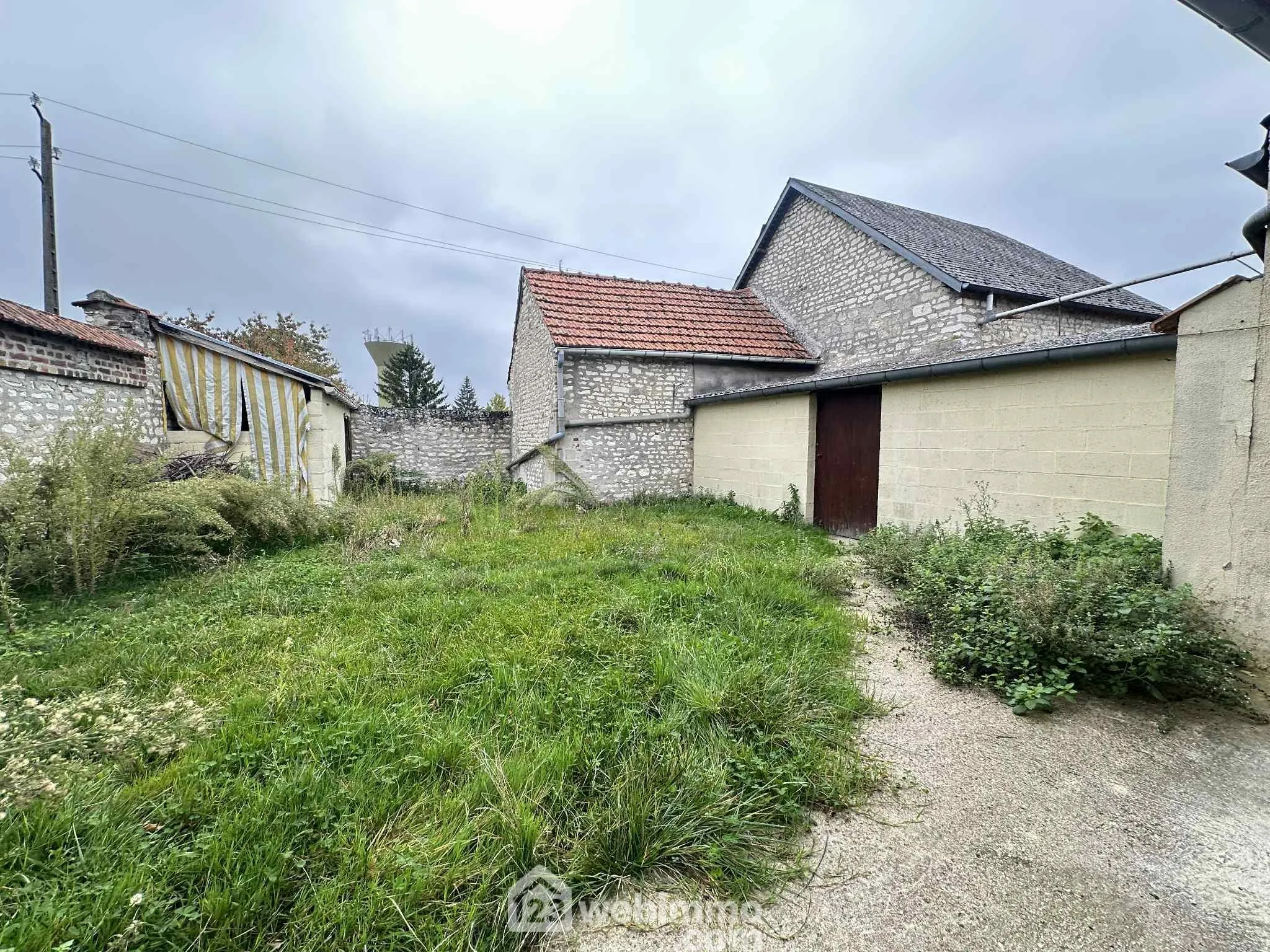 Charmante maison de ville de 85 m² à Sissonne avec jardin et garage 