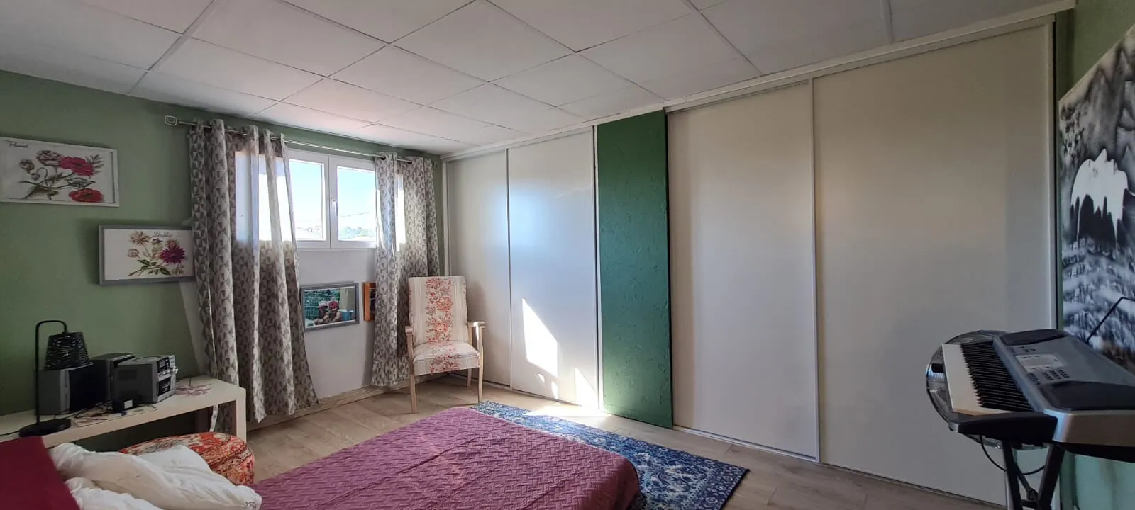 Maison récente avec 4 chambres, jardin arboré et piscine potentielle à Saint Paul Trois Châteaux 