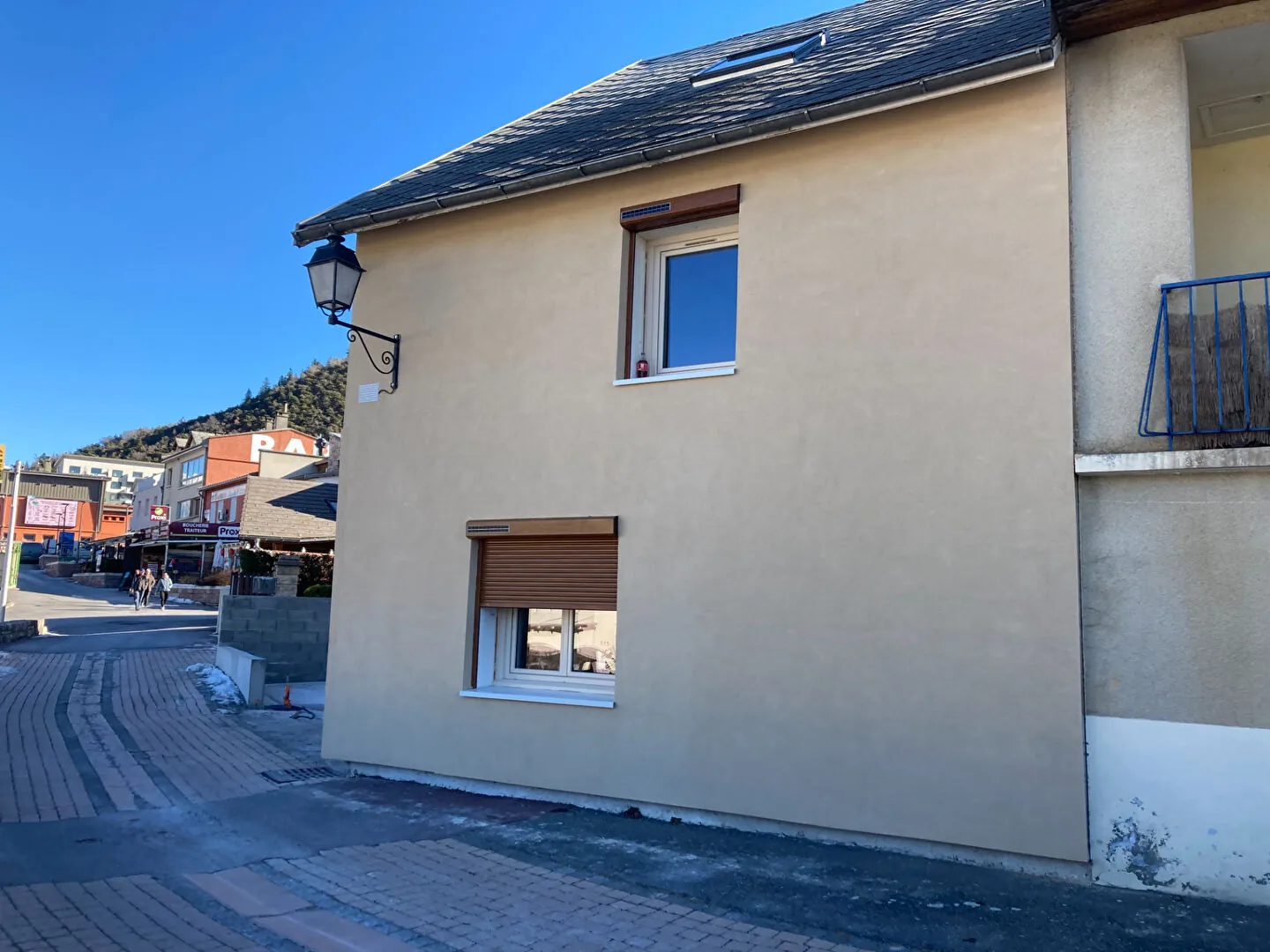Maison de village à vendre à Savines-le-Lac avec garage et vue lac 