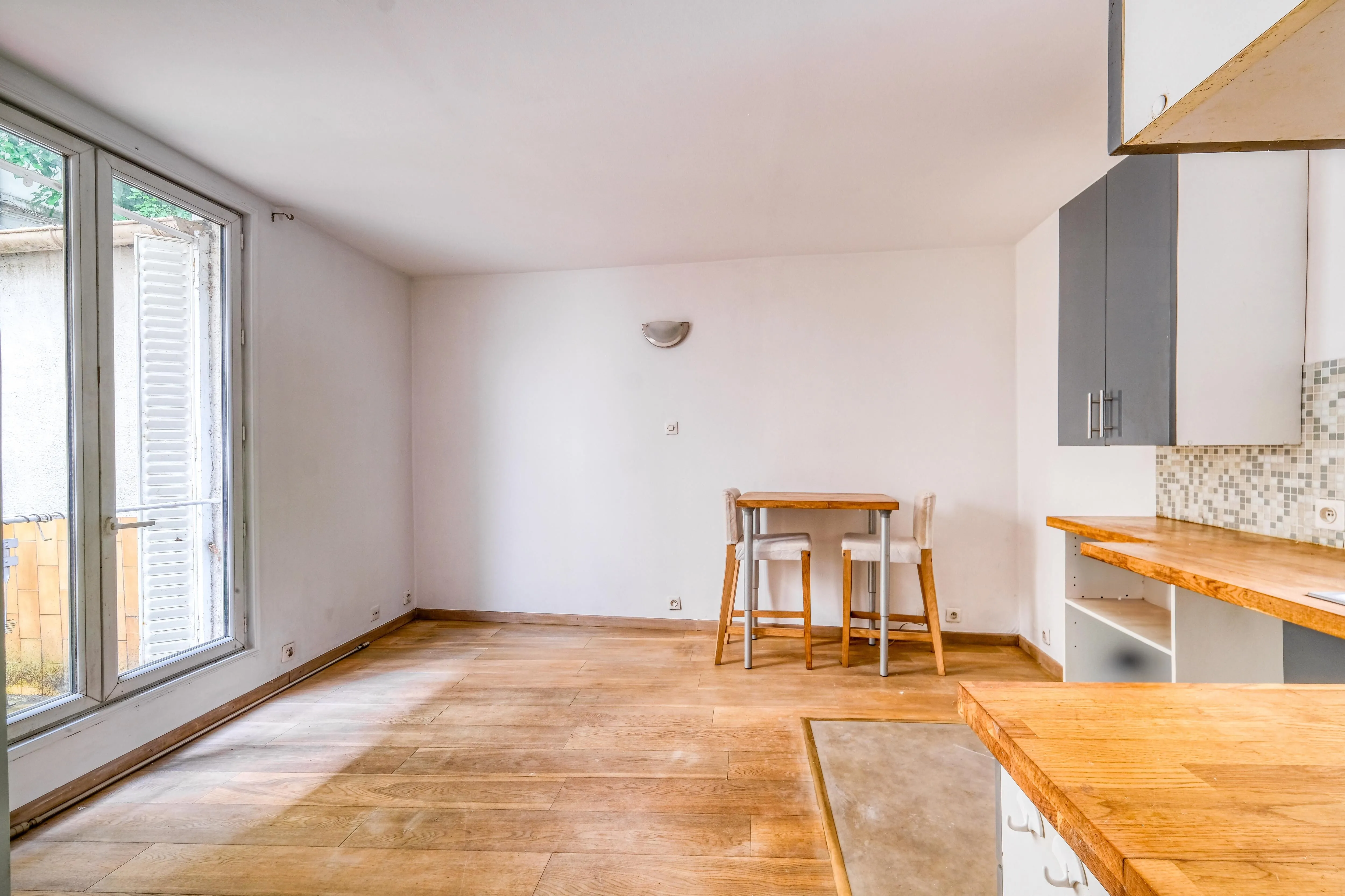 Studio à vendre Paris 14e proche métro Pernety - 22,40 m² util 
