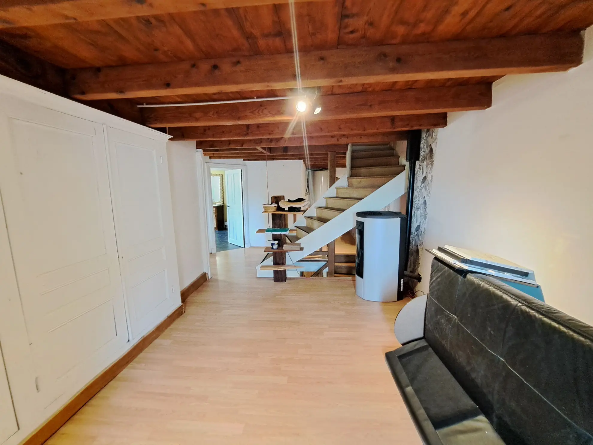 Propriété rurale en pierre avec dépendances et terrain à Saint-Pierre-La-Bourlhonne 