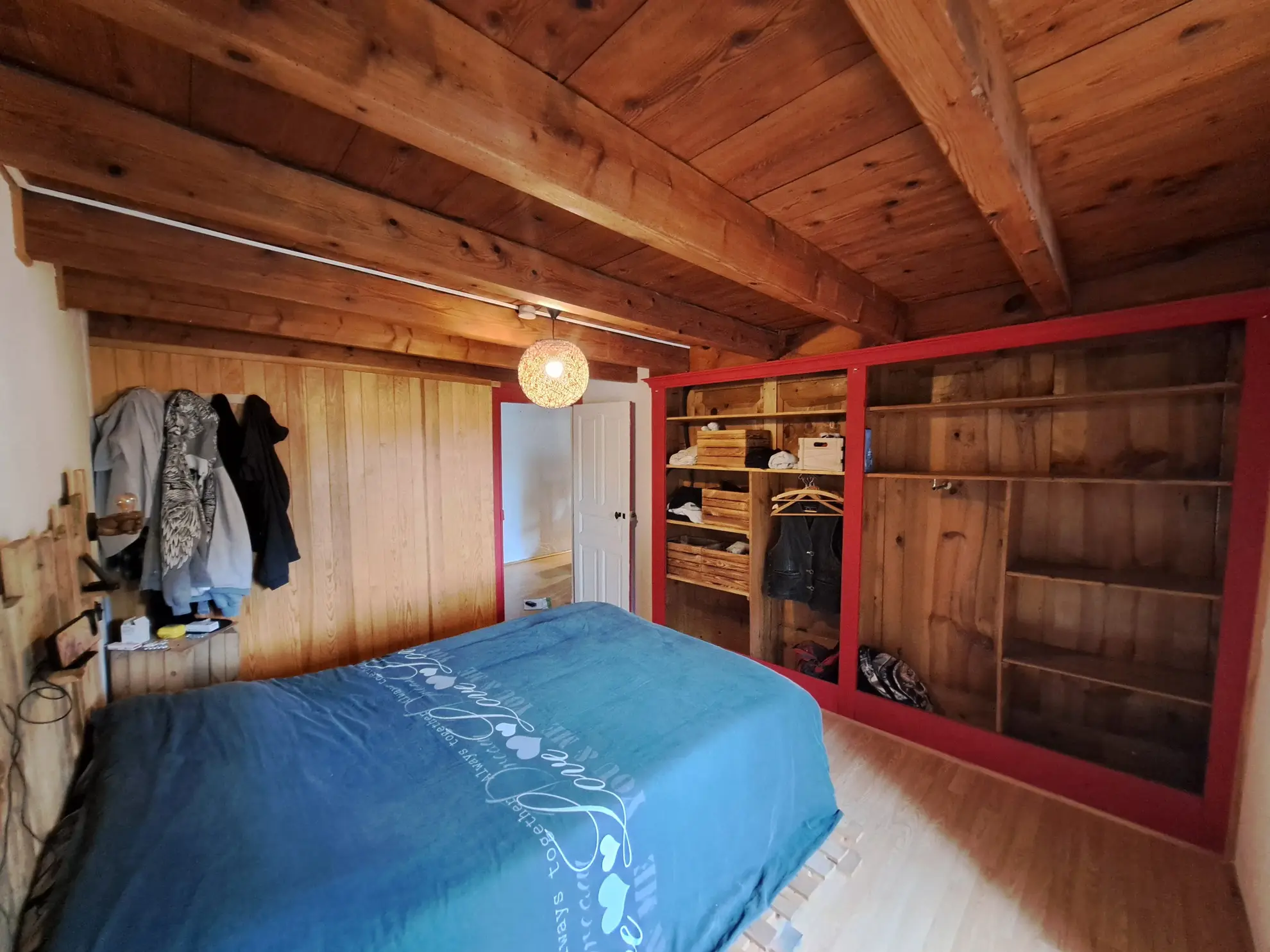 Propriété rurale en pierre avec dépendances et terrain à Saint-Pierre-La-Bourlhonne 