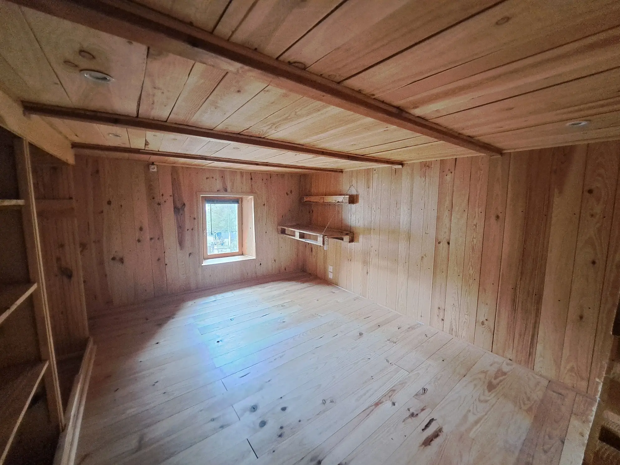 Propriété rurale en pierre avec dépendances et terrain à Saint-Pierre-La-Bourlhonne 