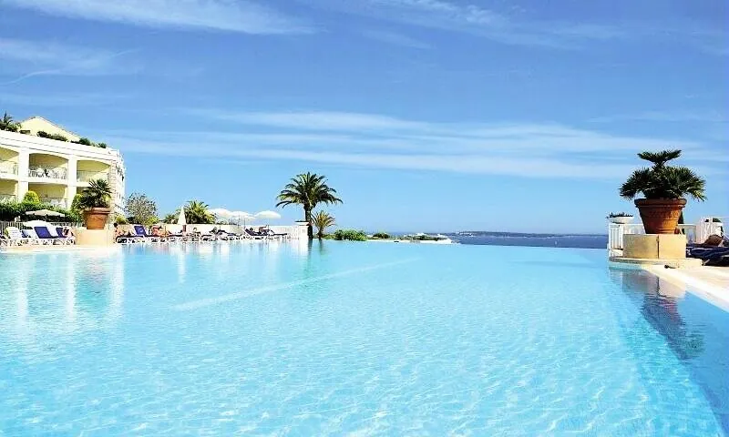 Appartement Duplex avec Vue Mer à Cannes - Résidence Sécurisée et Piscine 