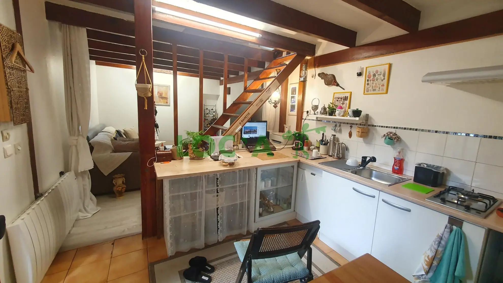 Maison F2 à vendre à Dijon centre-ville avec cour et terrasse, calme et proche commodités 