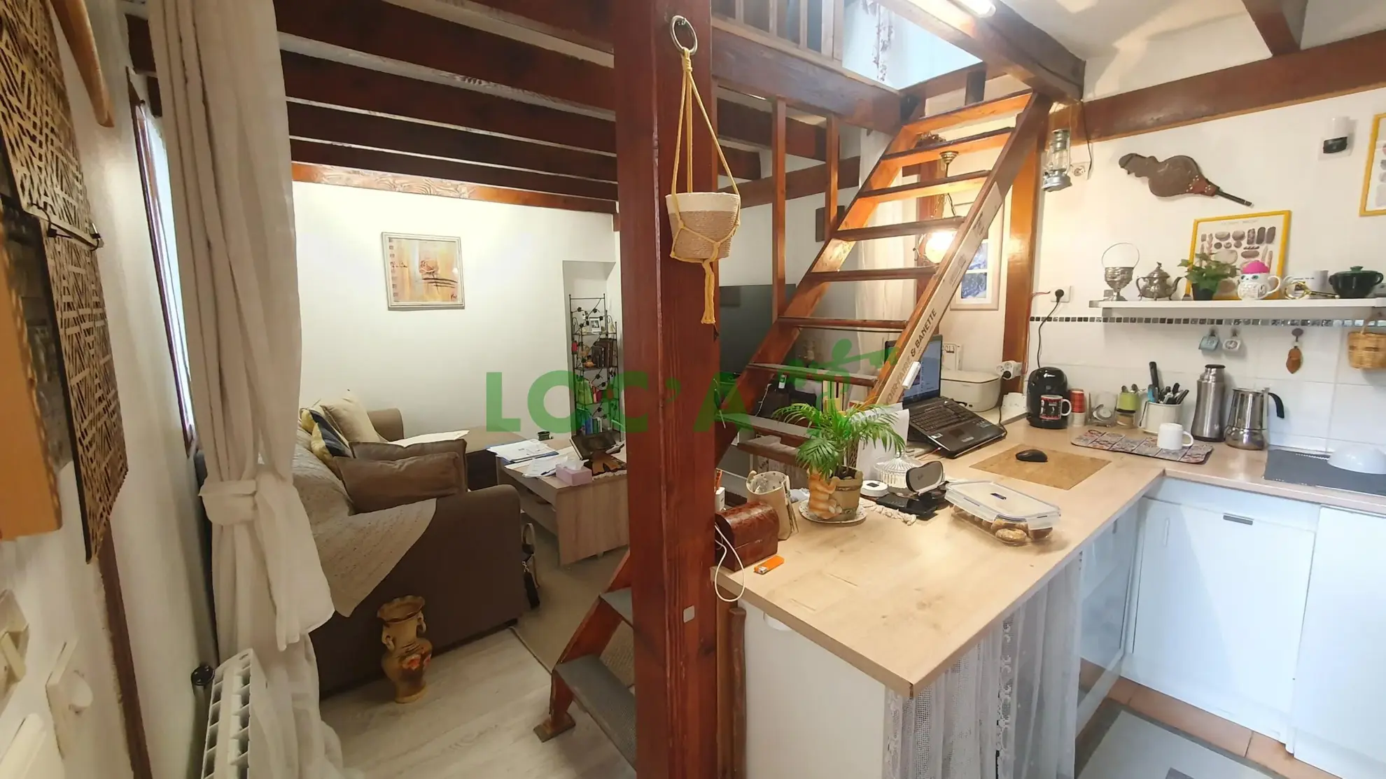 Maison F2 à vendre à Dijon centre-ville avec cour et terrasse, calme et proche commodités 