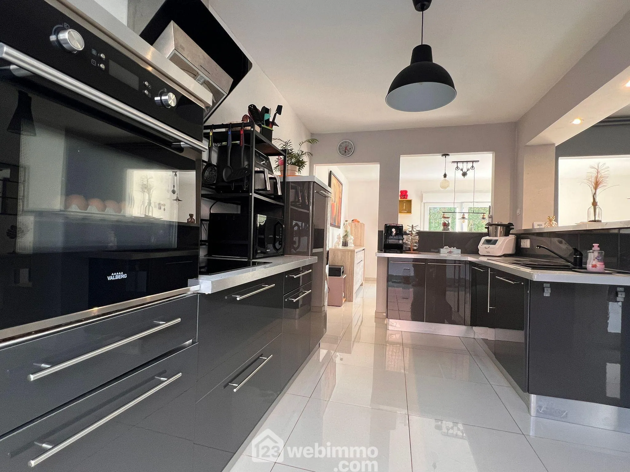 Belleville-sur-Meuse - Maison familiale de 4 chambres avec garage et jardin 