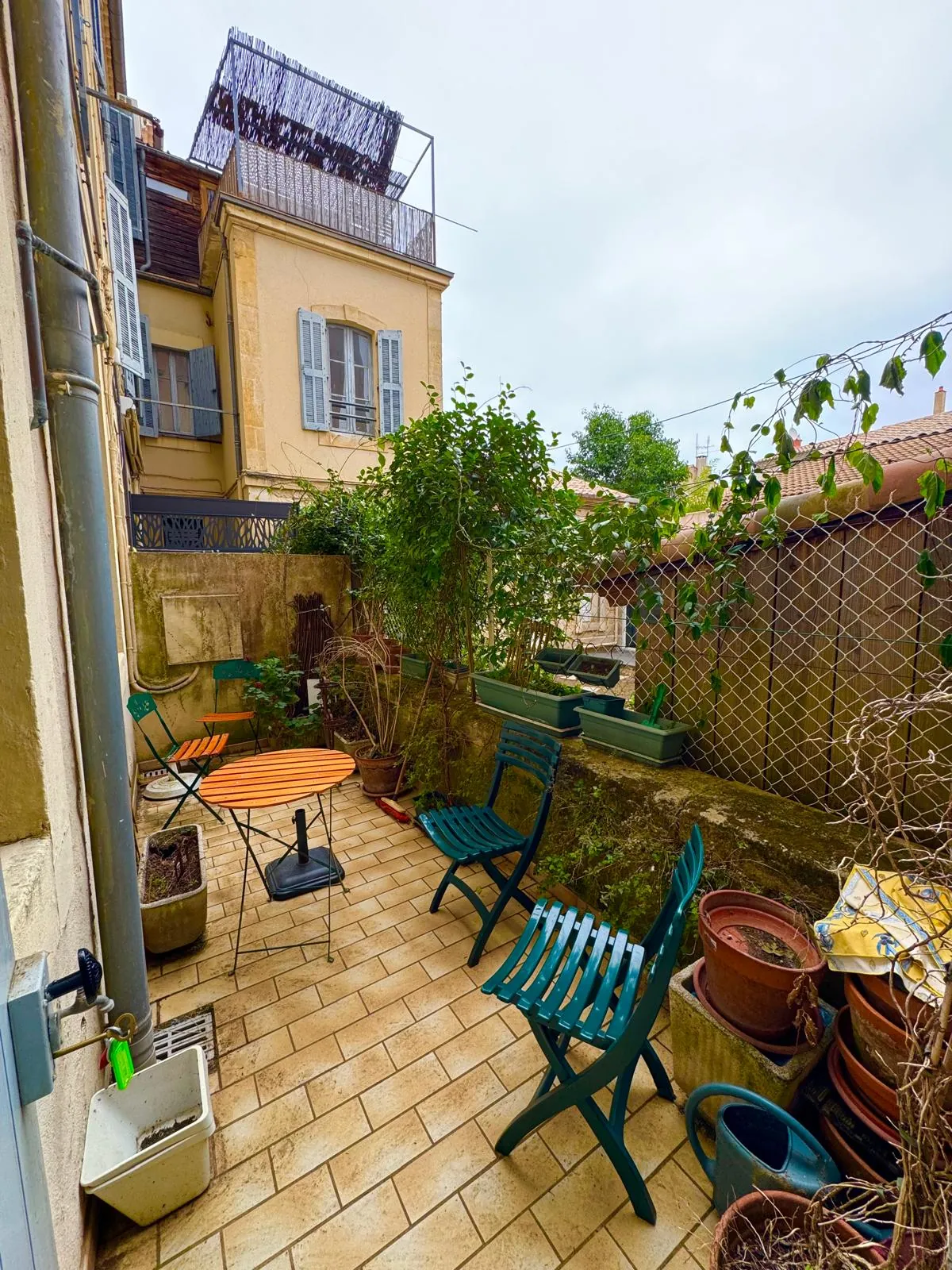 Appartement 4 pièces avec terrasse à Nîmes - Potentiel et charme