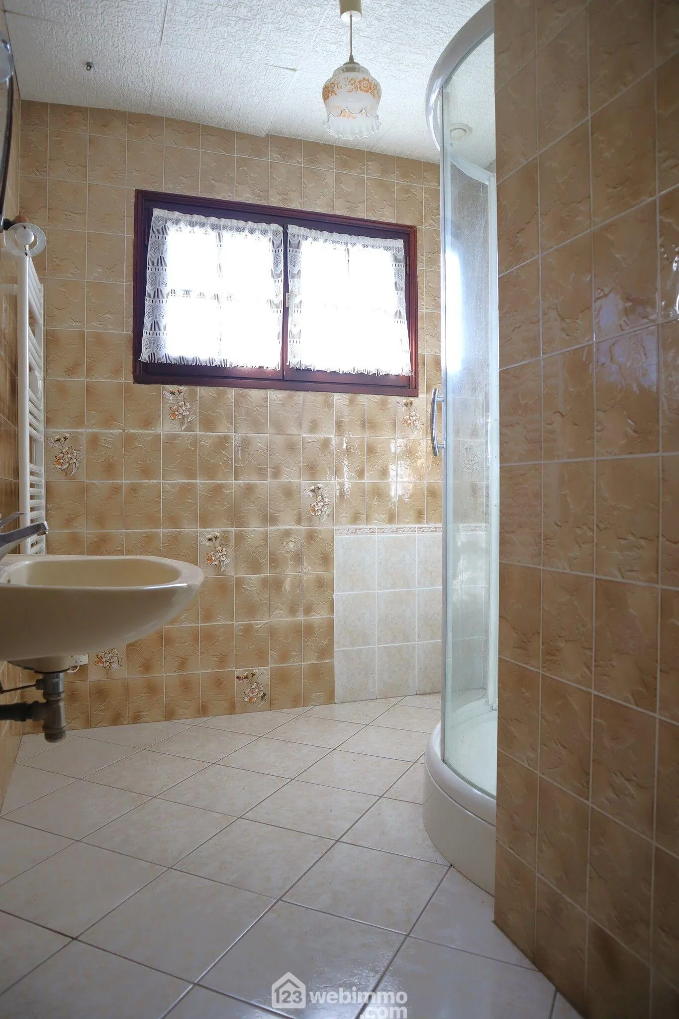 Maison individuelle de 94m² avec sous-sol à Bonnes, idéale pour vie de plain-pied 