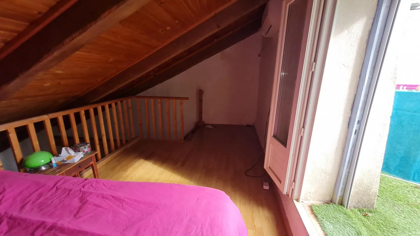 Charmante maison en pierre avec terrasse à Roquemaure 