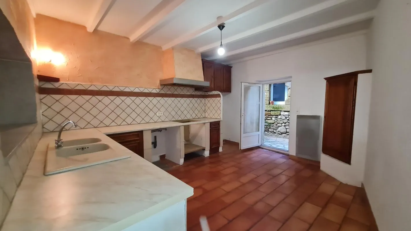 Charmante maison en pierre à Roquemaure avec terrasse et garage - Idéal primo-accédant 