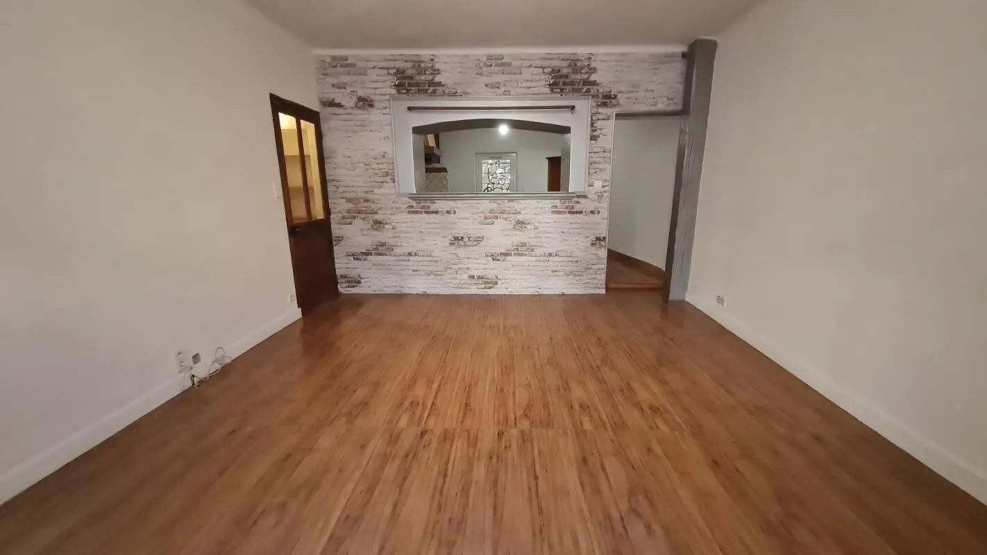 Charmante maison en pierre à Roquemaure avec terrasse et garage - Idéal primo-accédant 