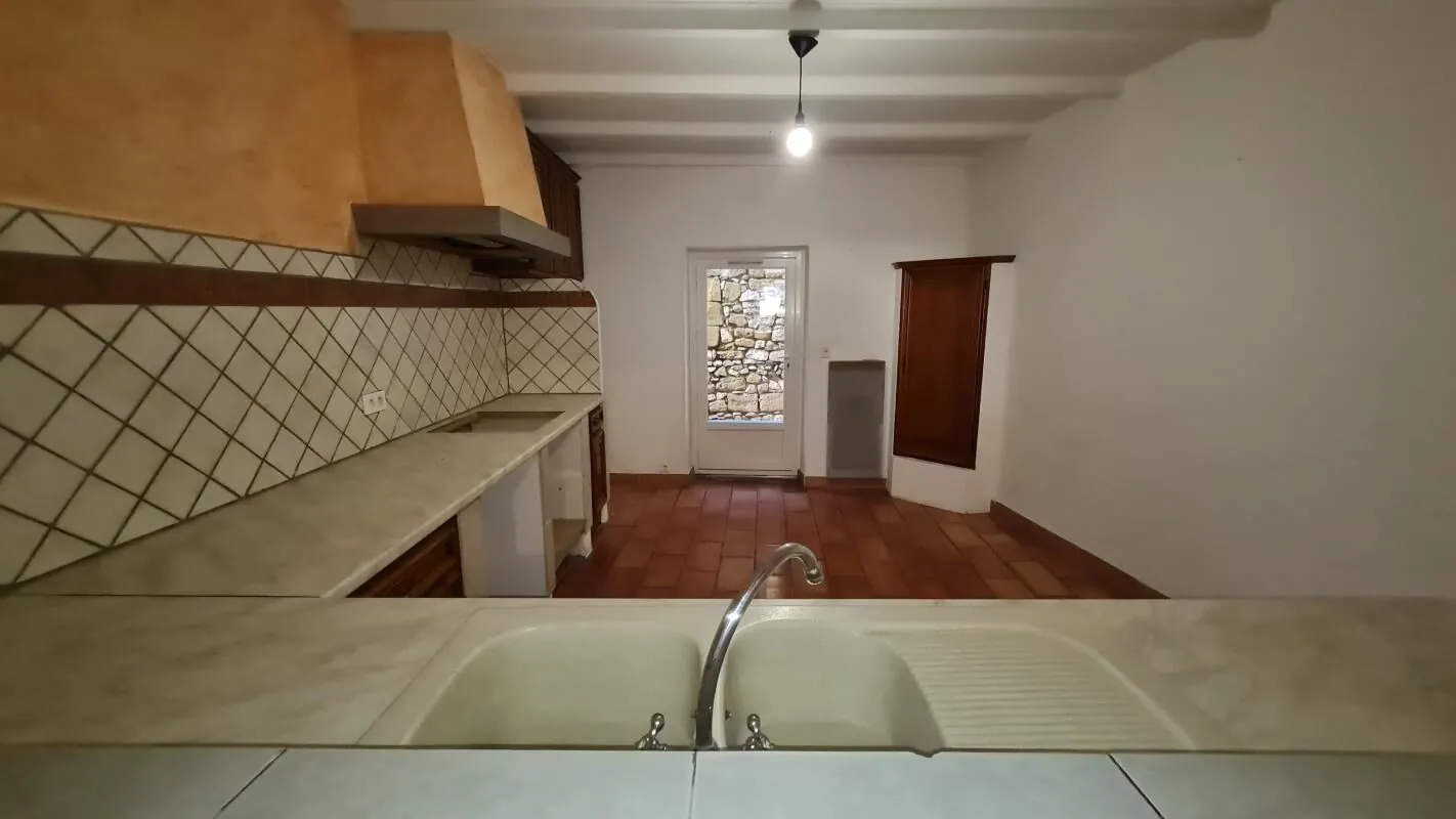 Charmante maison en pierre à Roquemaure avec terrasse et garage - Idéal primo-accédant 