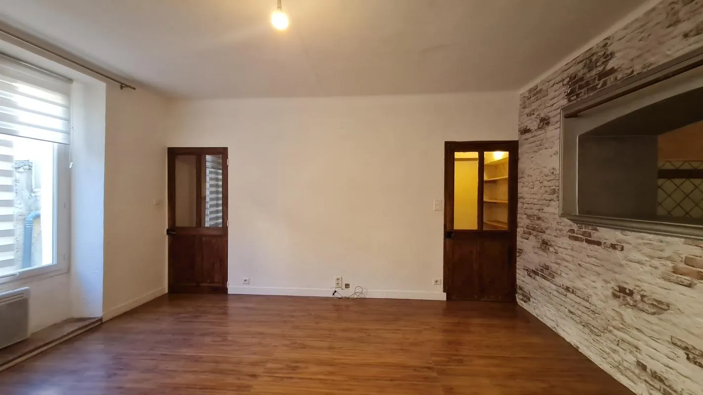 Charmante maison en pierre à Roquemaure avec terrasse et garage - Idéal primo-accédant 