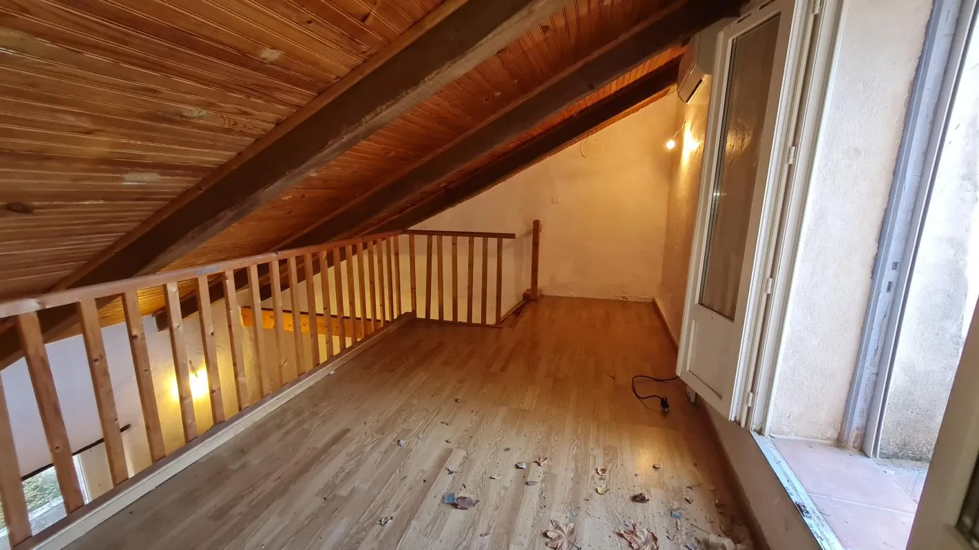 Charmante maison en pierre à Roquemaure avec terrasse et garage - Idéal primo-accédant 