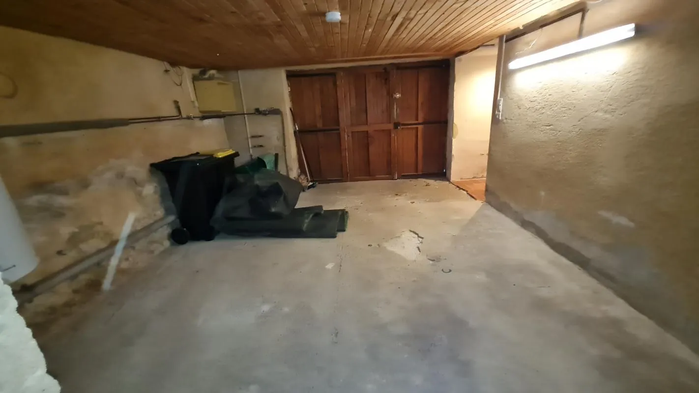 Charmante maison en pierre à Roquemaure avec terrasse et garage - Idéal primo-accédant 