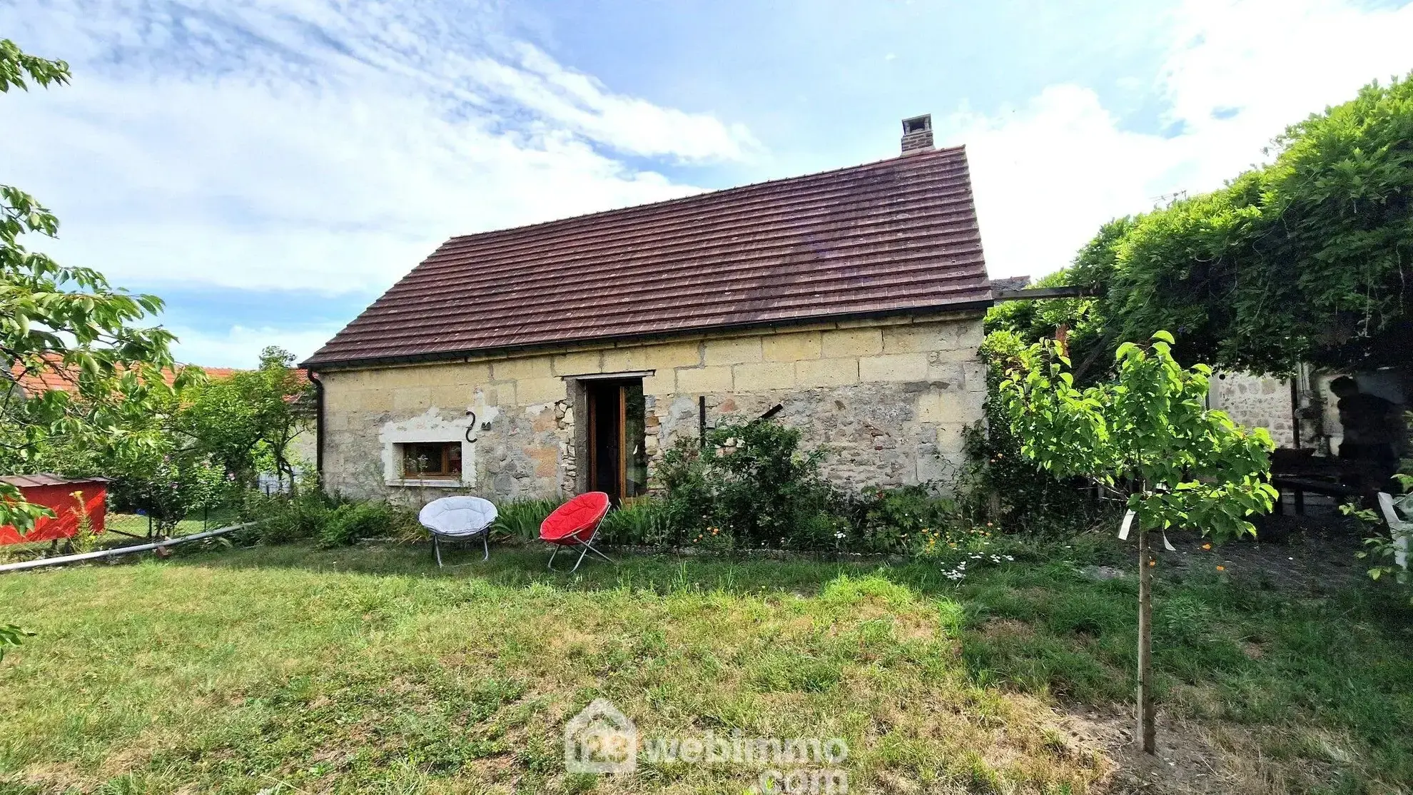 Maison en pierre de 140 m² à Veslud, rénovée et prête à vivre 