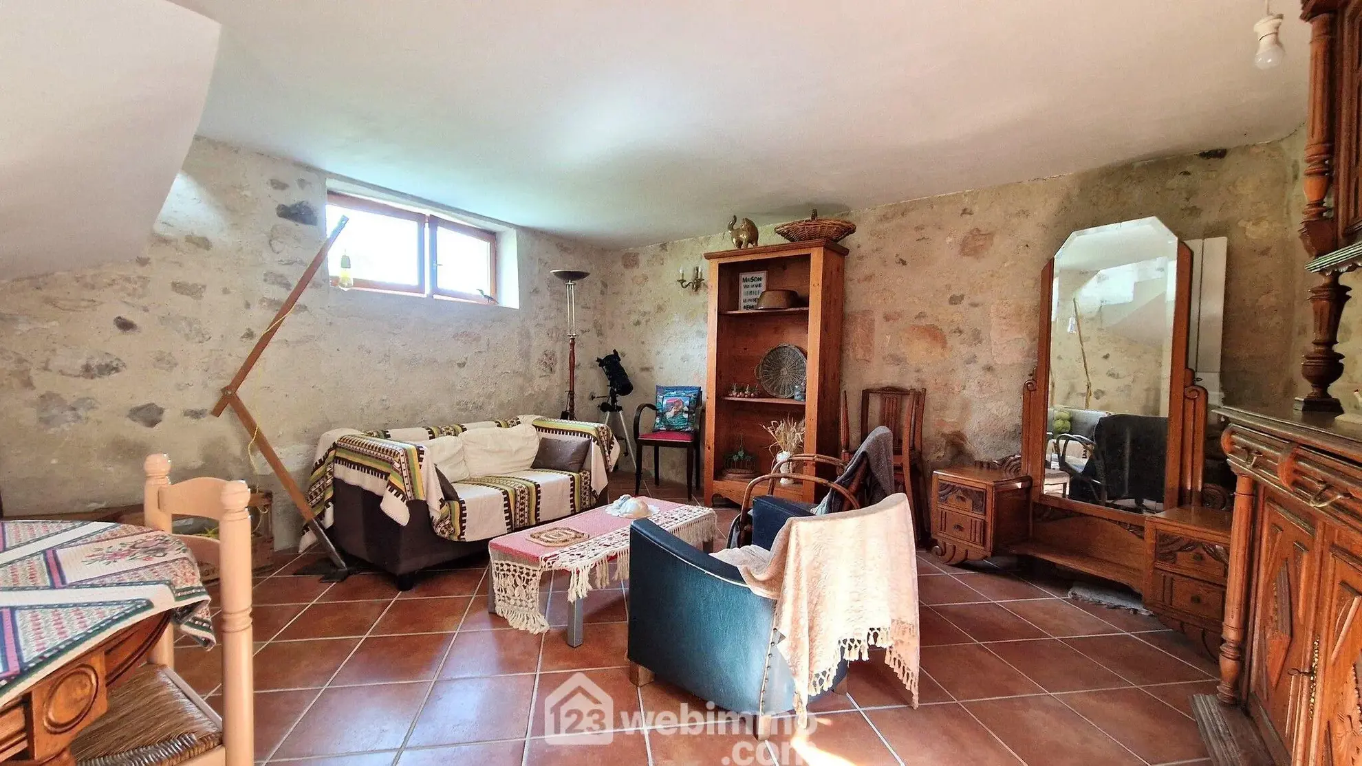 Maison en pierre de 140 m² à Veslud, rénovée et prête à vivre 