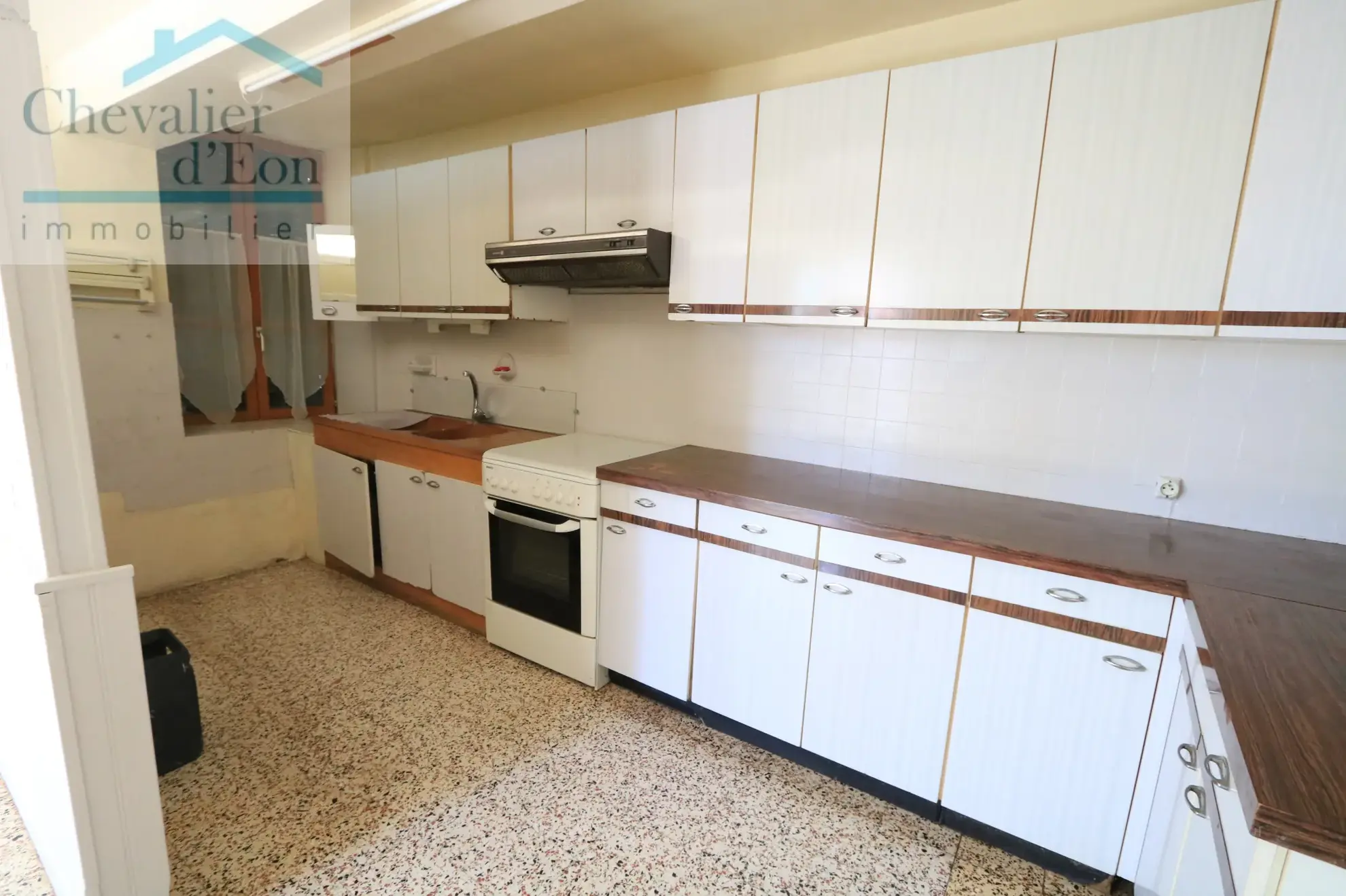 Maison de village à Tronchoy avec dépendances et cour privée – 160 m² 