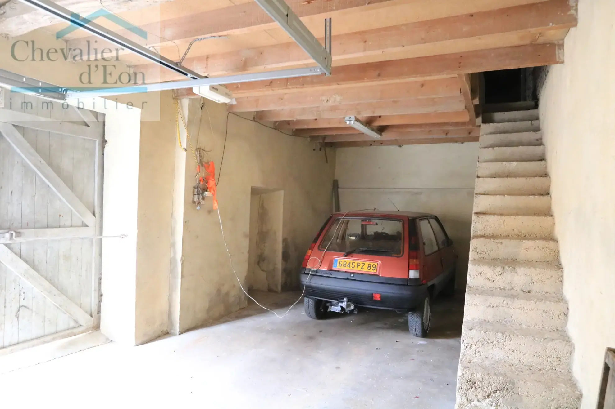 Maison de village à Tronchoy avec dépendances et cour privée – 160 m² 