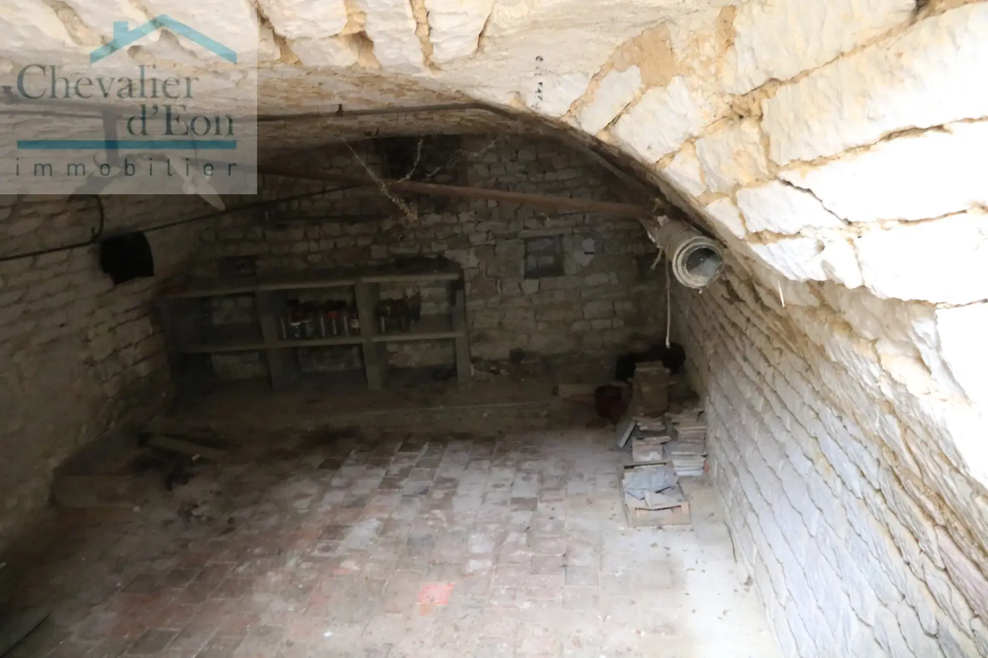 Maison de village à Tronchoy avec dépendances et cour privée – 160 m² 