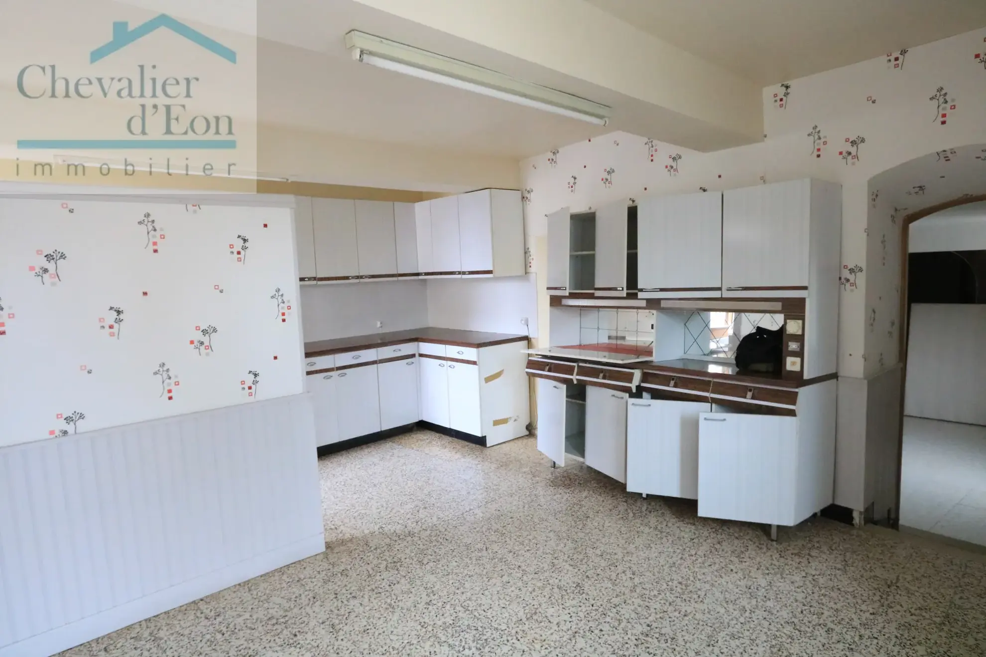 Maison de village à Tronchoy avec dépendances et cour privée – 160 m² 