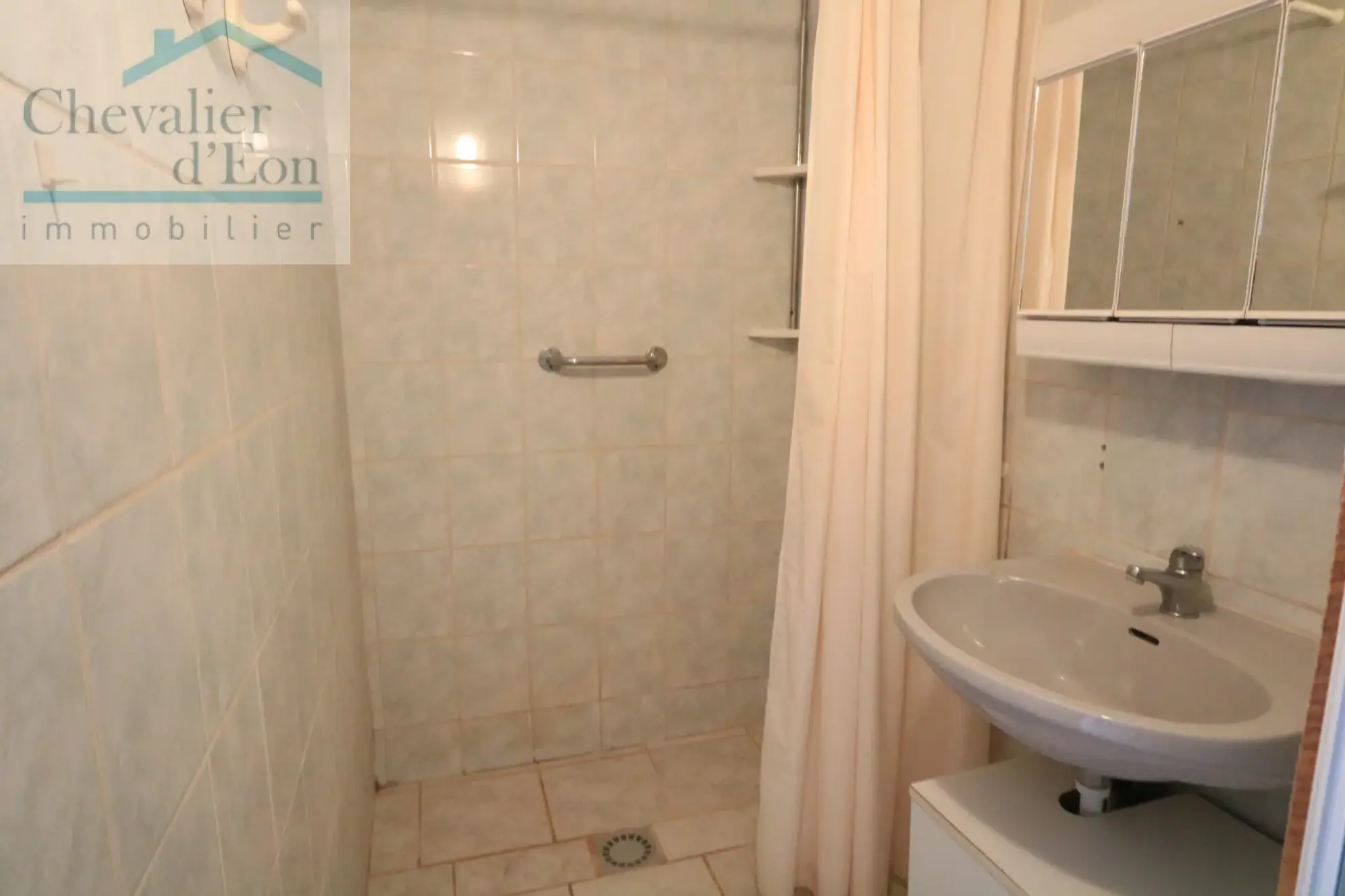 Maison de village à Tronchoy avec dépendances et cour privée – 160 m² 