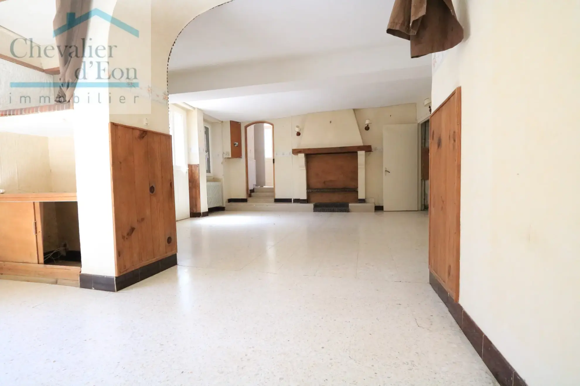 Maison de village à Tronchoy avec dépendances et cour privée – 160 m² 