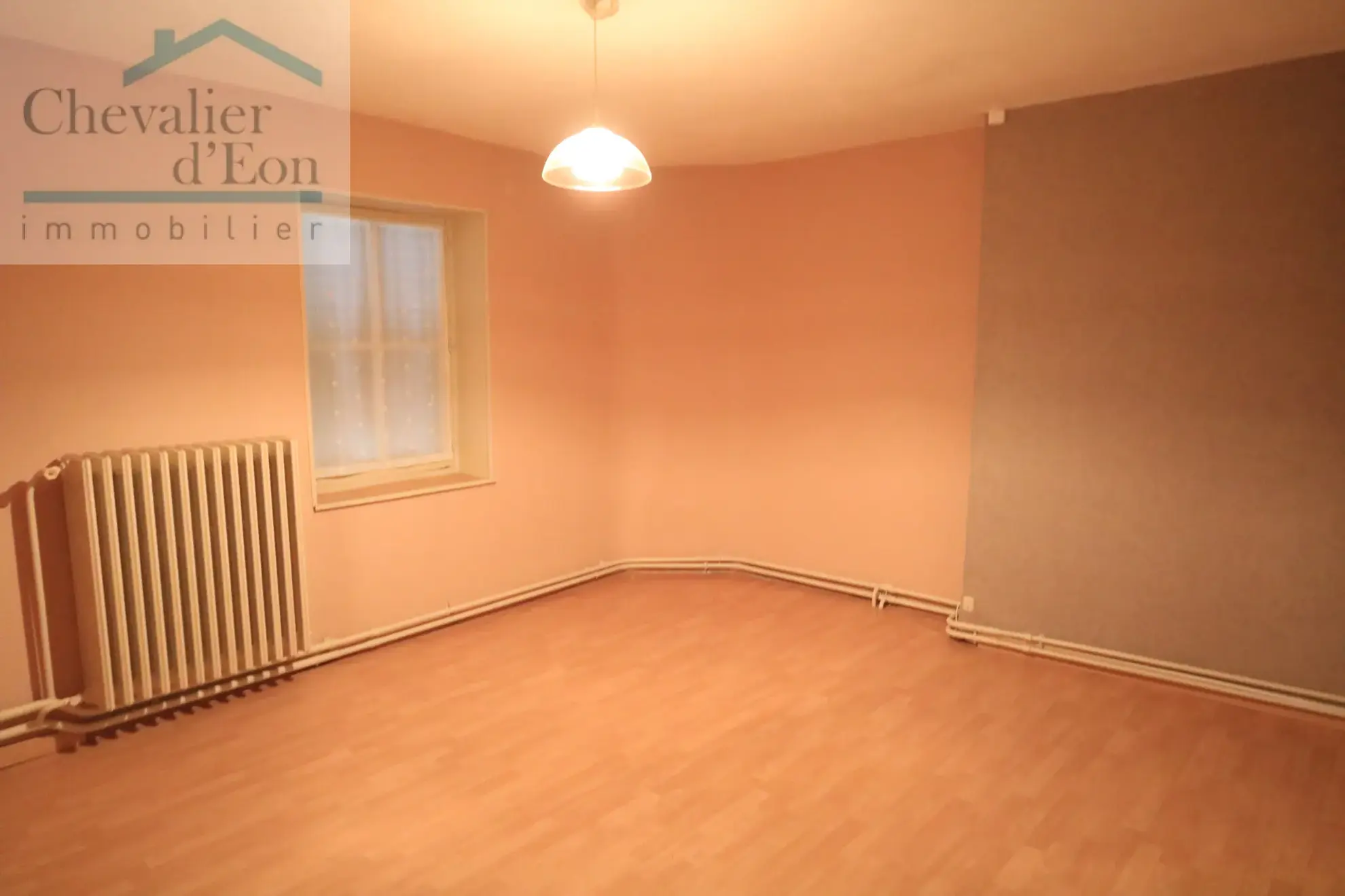 Maison de village à Tronchoy avec dépendances et cour privée – 160 m² 