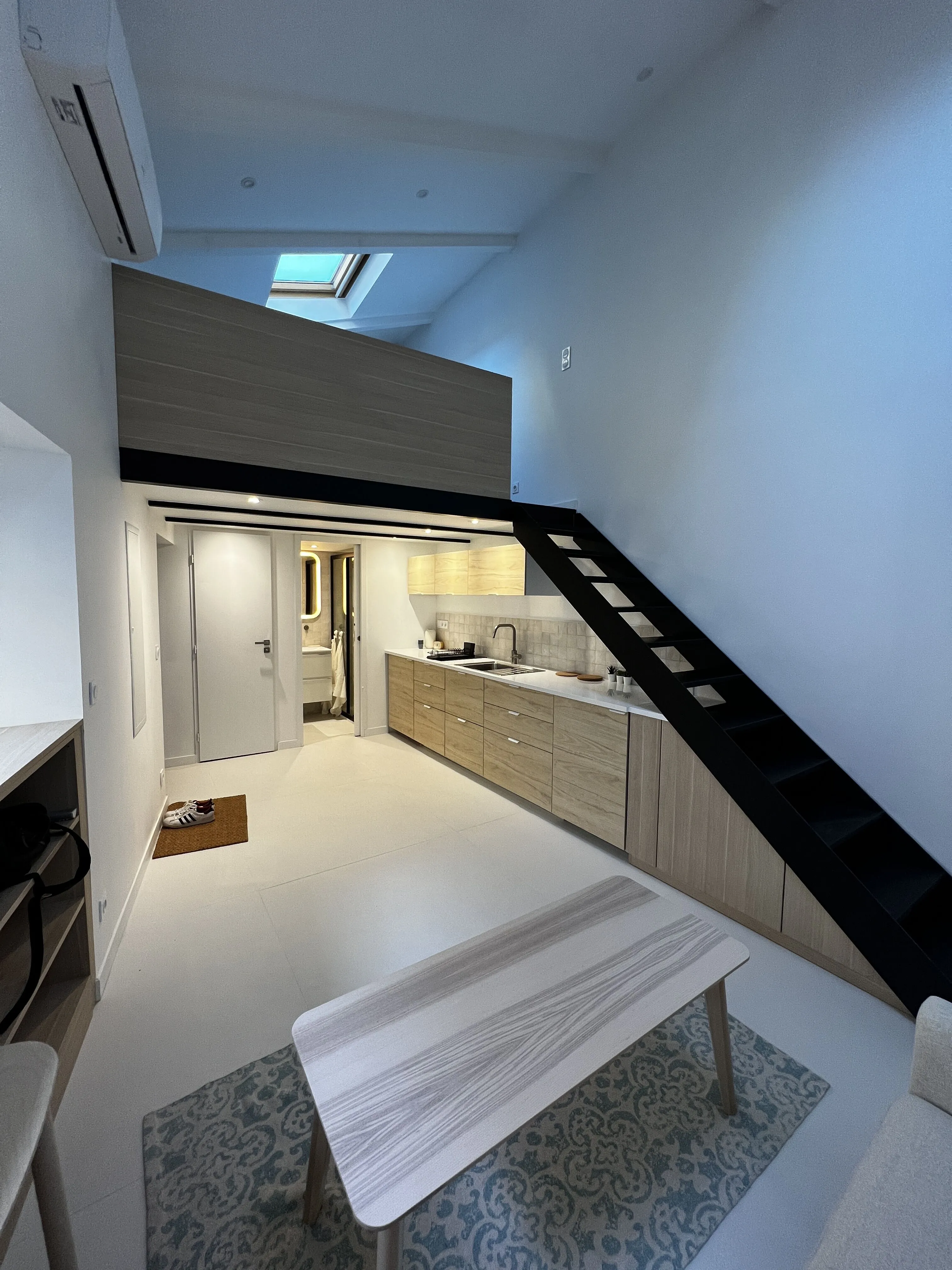 Charmant loft de 30 m² en rez-de-chaussée à Marseille 6e avec parking et mezzanine 