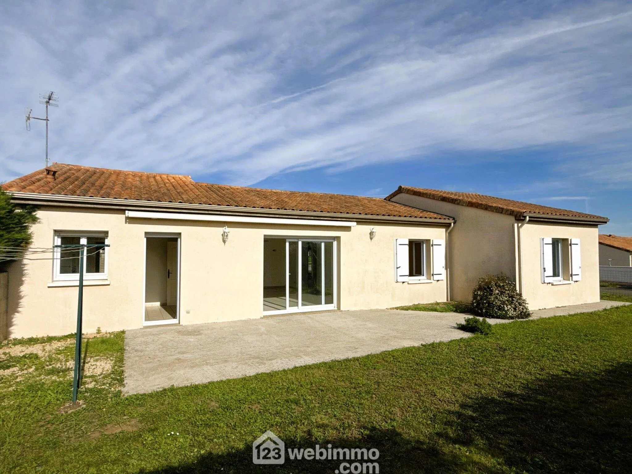 Maison individuelle de 115 m² à Quinçay avec 4 chambres et jardin clos
