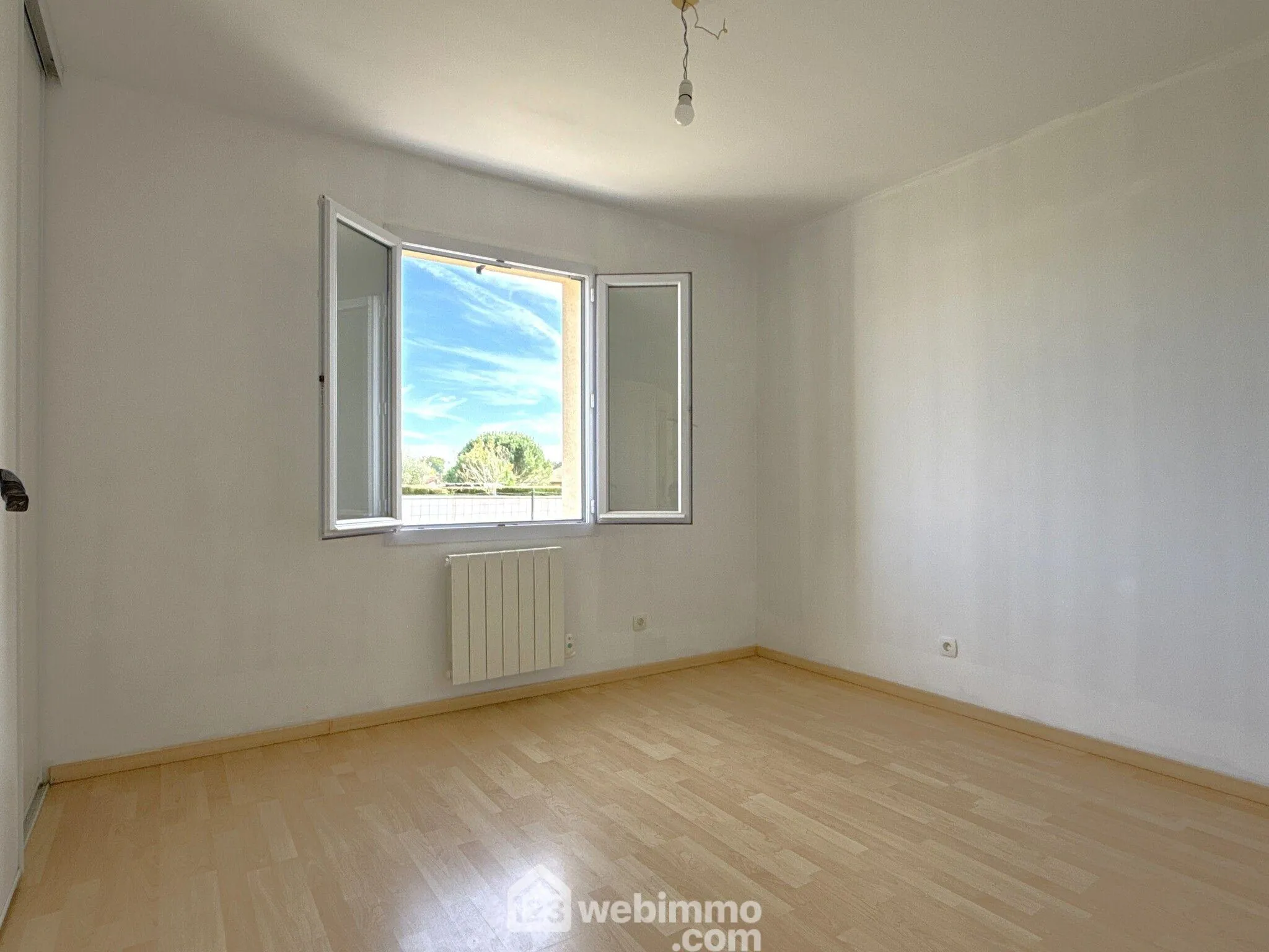 Maison individuelle de 115 m² à Quinçay avec 4 chambres et jardin clos 