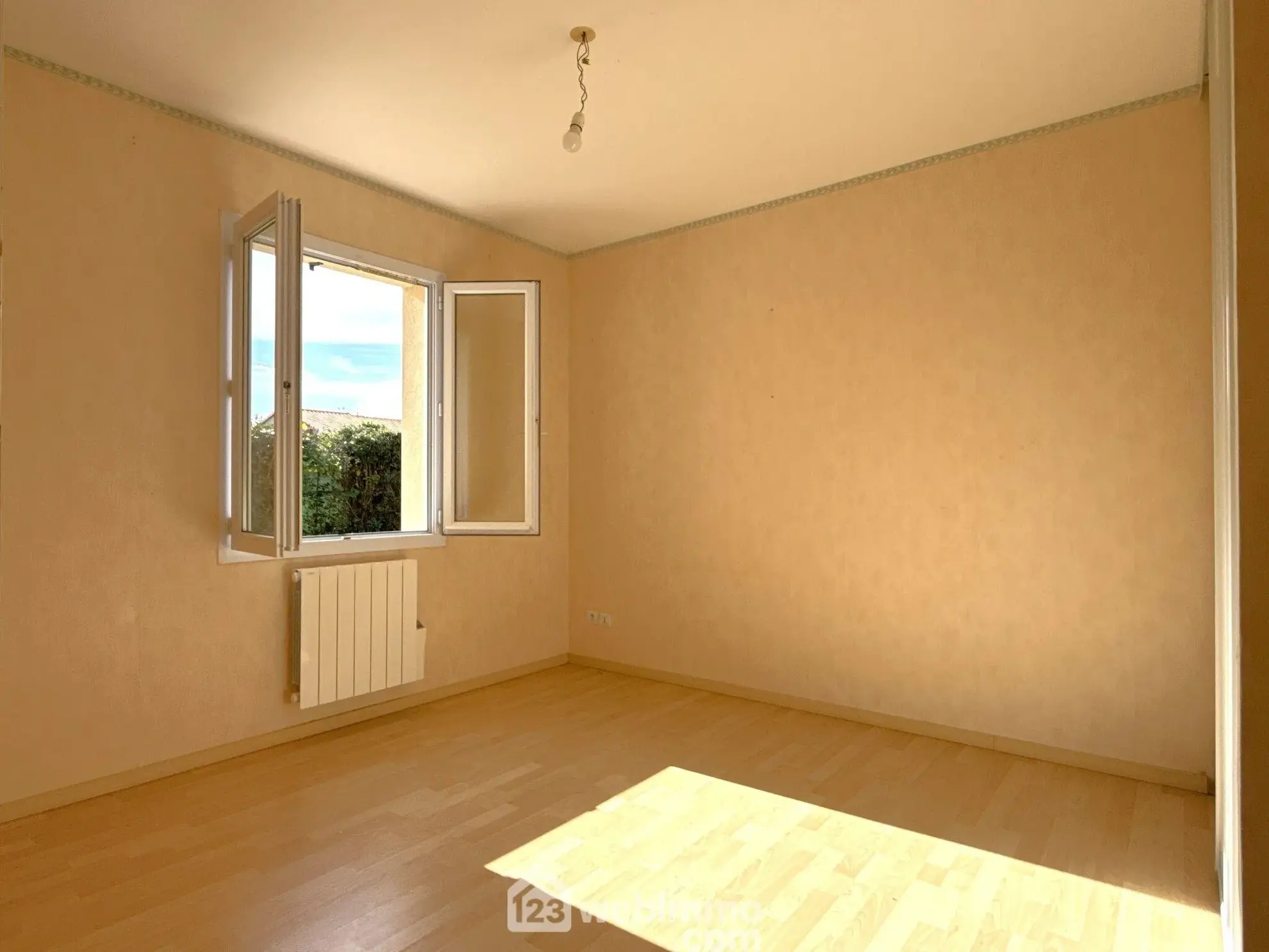 Maison individuelle de 115 m² à Quinçay avec 4 chambres et jardin clos 