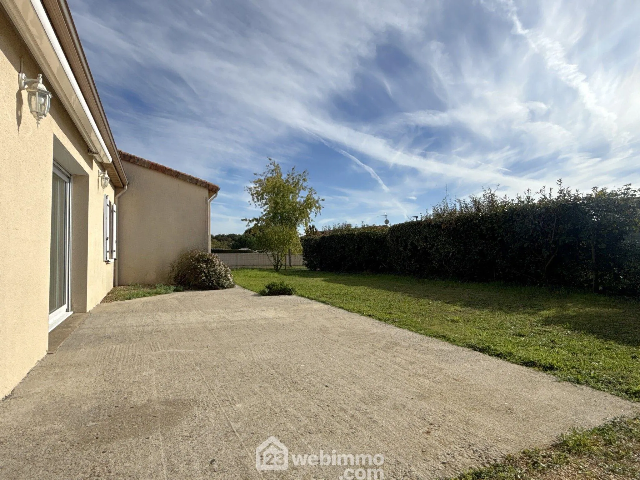Maison individuelle de 115 m² à Quinçay avec 4 chambres et jardin clos 