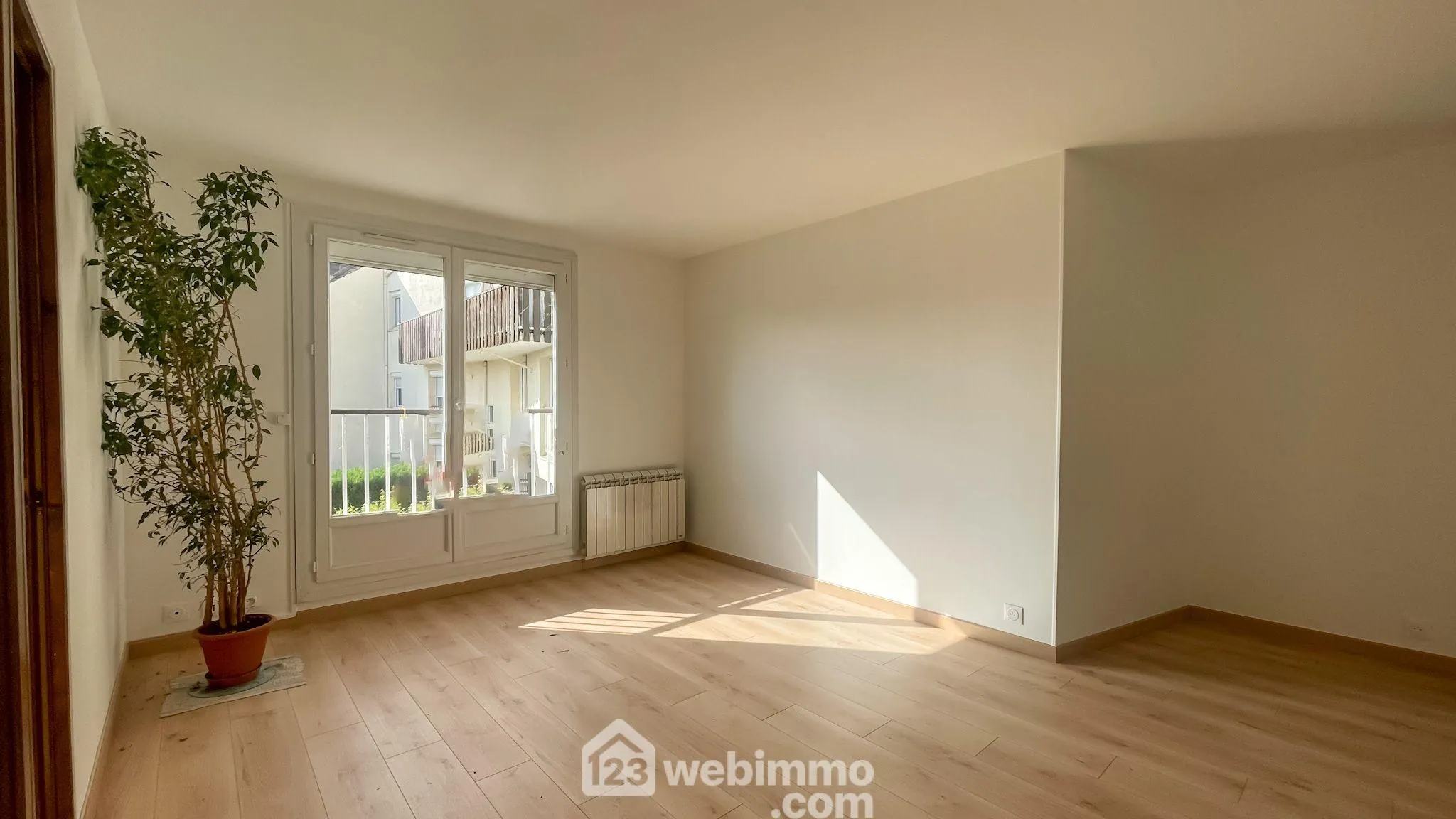 Magnifique duplex lumineux de 82m² à Marolles-En-Brie avec balcon et stationnement 