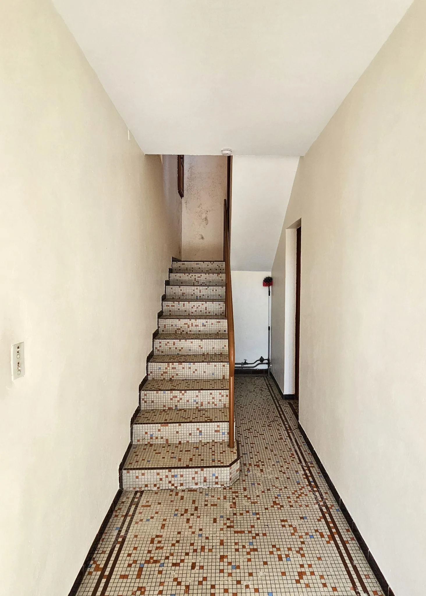 Charmante maison ancienne avec terrain constructible à Baliros, vue Pyrénées 