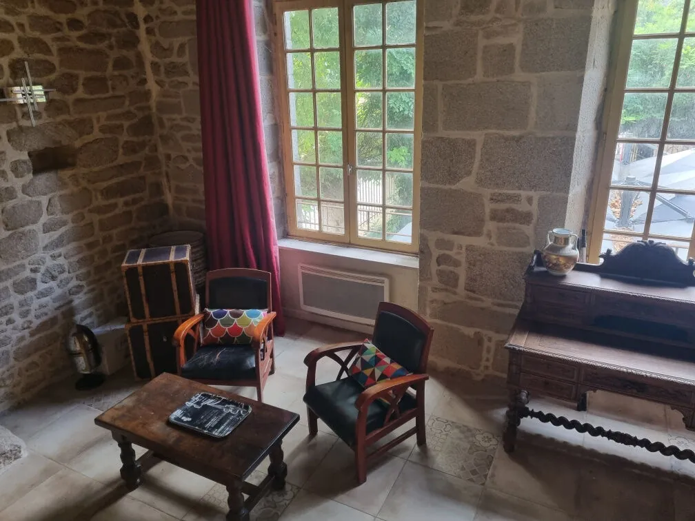 Grand studio avec mezzanine à Guérande centre historique 