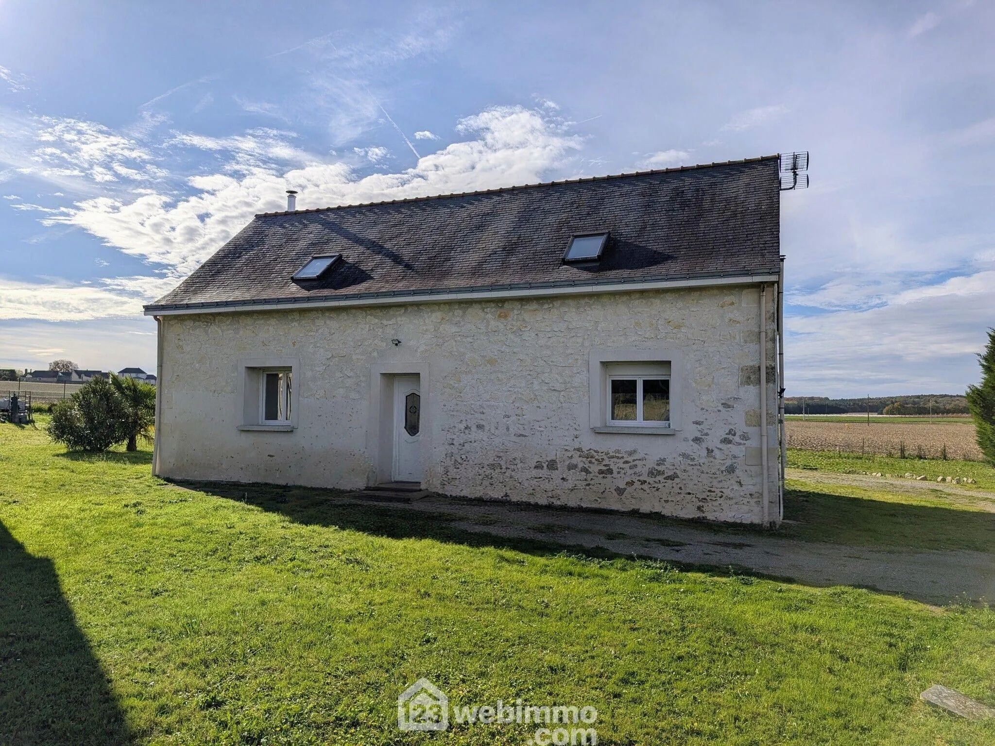 Charmante maison avec 4 chambres à Bauné proche Angers - Cadre verdoyant et tranquillité 