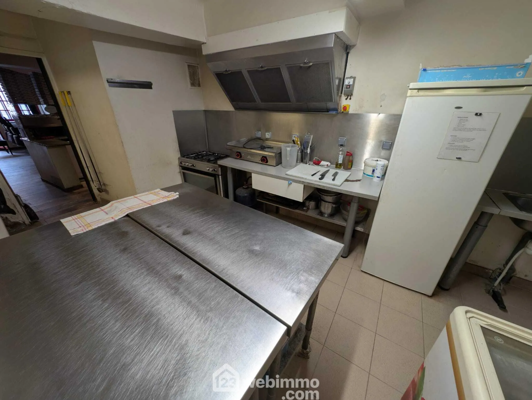 Fonds de commerce de pizzeria à vendre au Luc en Provence - 24 couverts, emplacement idéal 