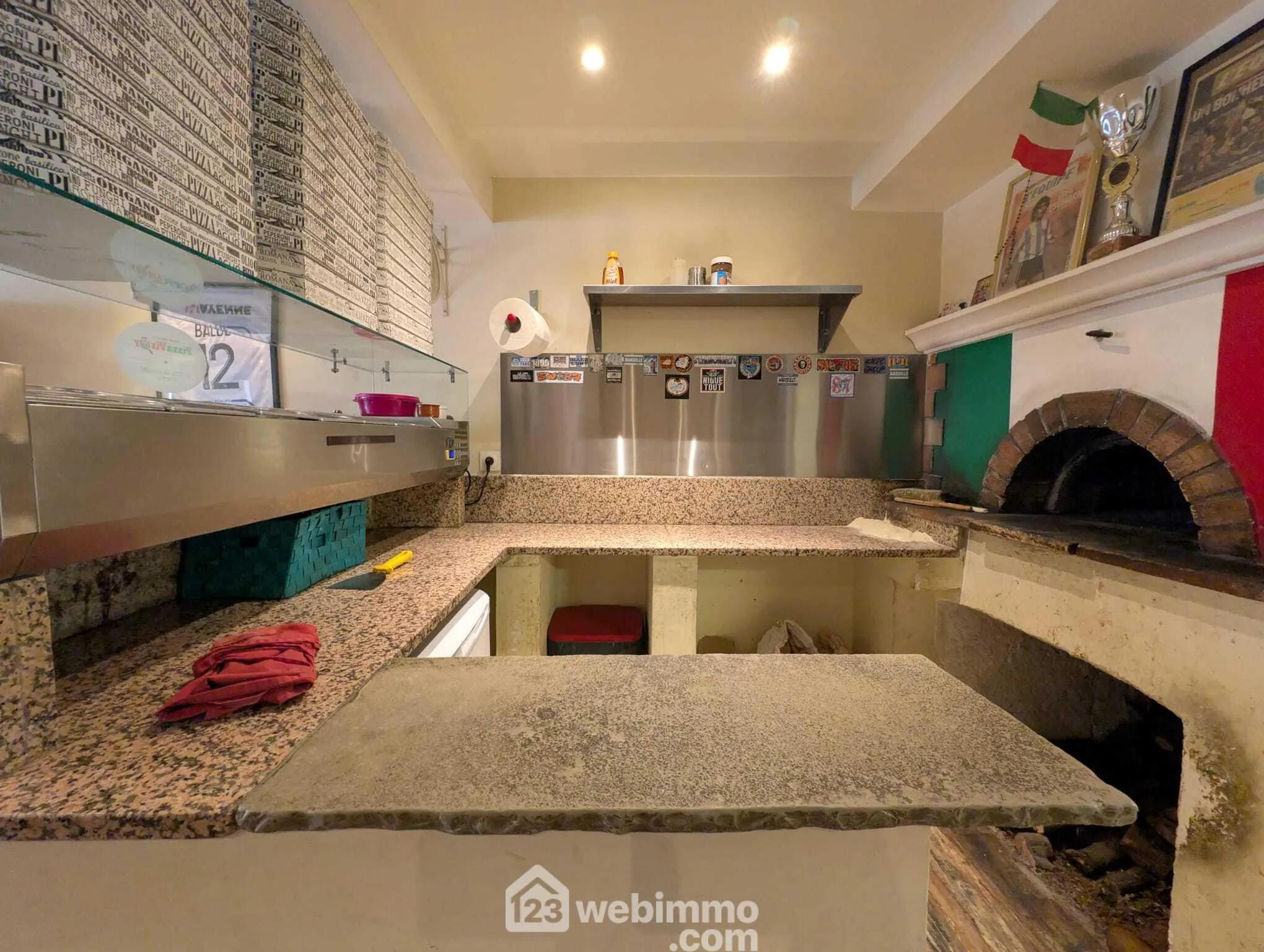 Fonds de commerce de pizzeria à vendre au Luc en Provence - 24 couverts, emplacement idéal 