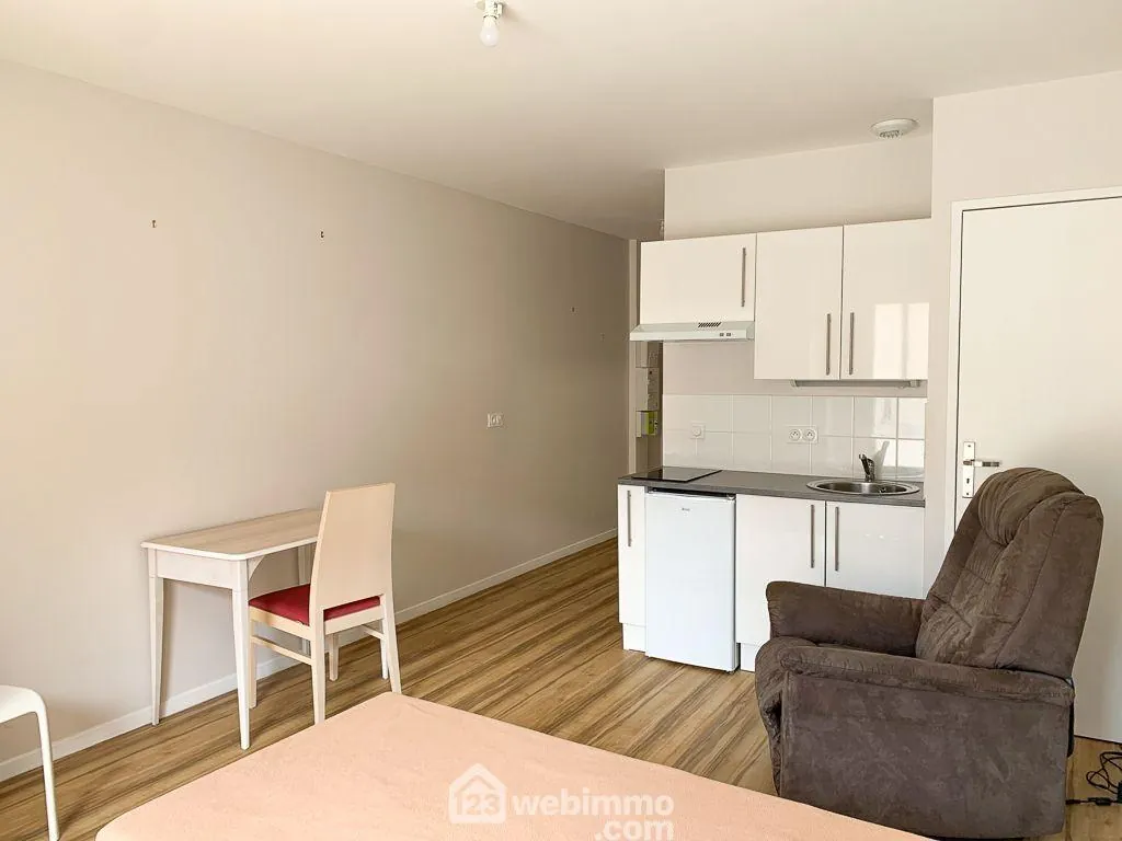 Studio meublé de 27 m² à Mazé-Milon, résidence sénior avec rentabilité attractive 