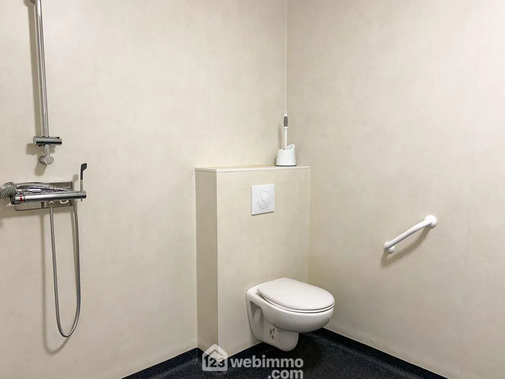 Studio meublé de 27 m² à Mazé-Milon, résidence sénior avec rentabilité attractive 