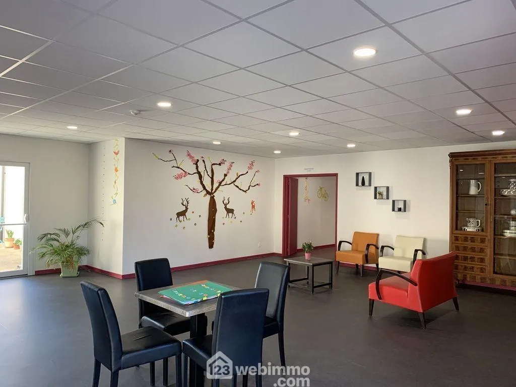 Studio meublé de 27 m² à Mazé-Milon, résidence sénior avec rentabilité attractive 