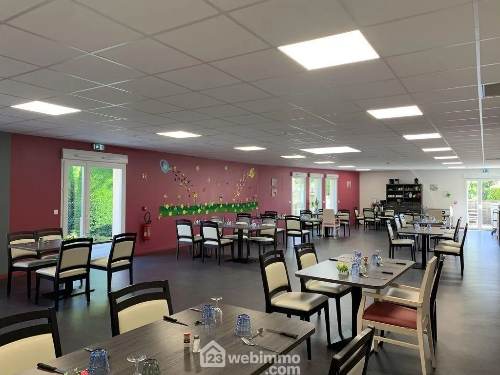 Studio meublé de 27 m² à Mazé-Milon, résidence sénior avec rentabilité attractive 