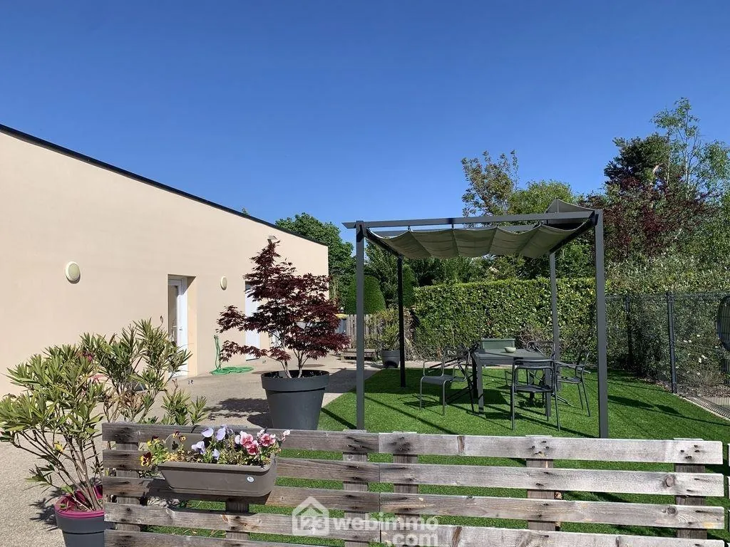 Studio meublé de 27 m² à Mazé-Milon, résidence sénior avec rentabilité attractive 