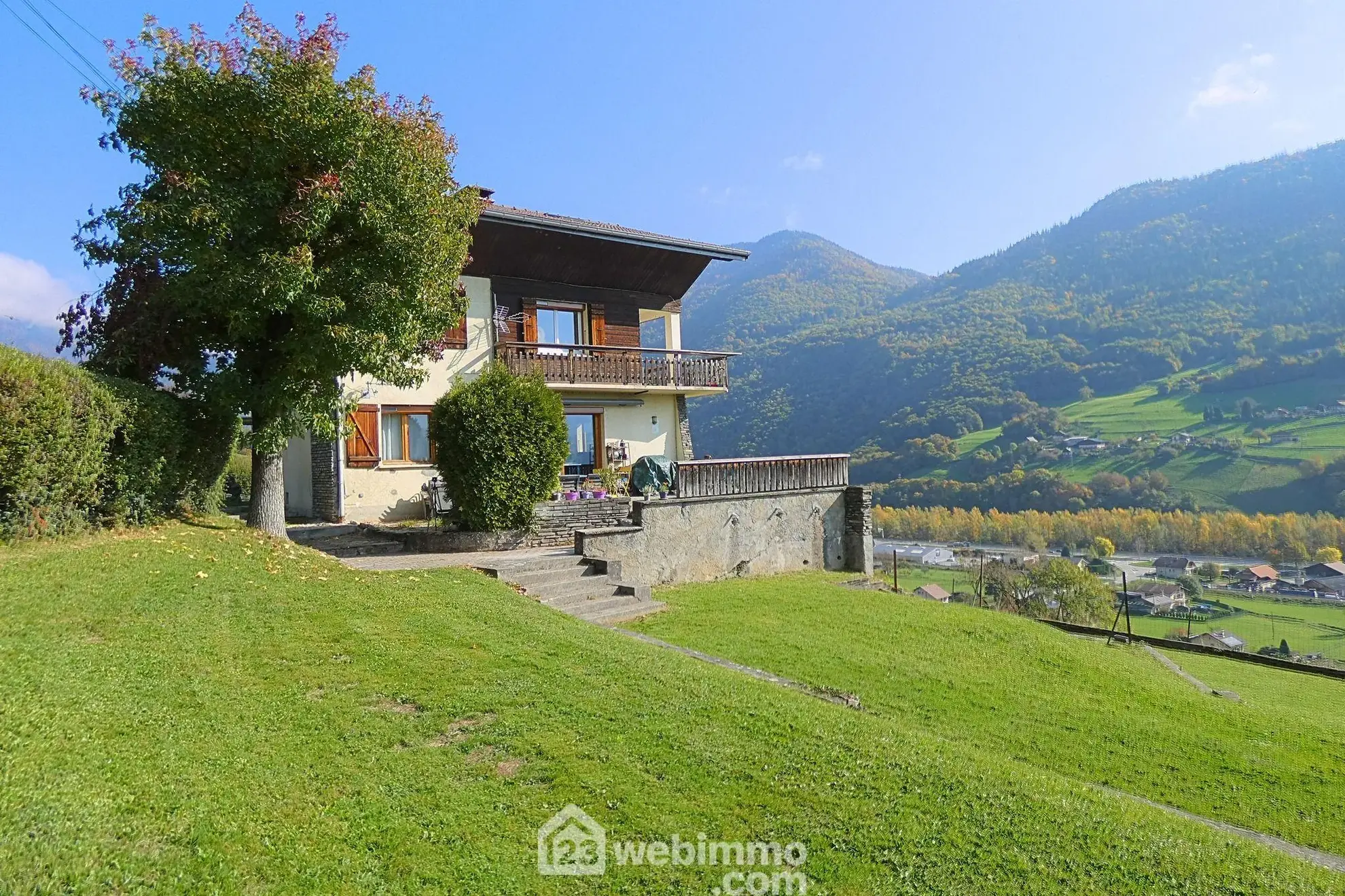 Appartement T4 en rez de jardin avec jardin privé à Marthod 