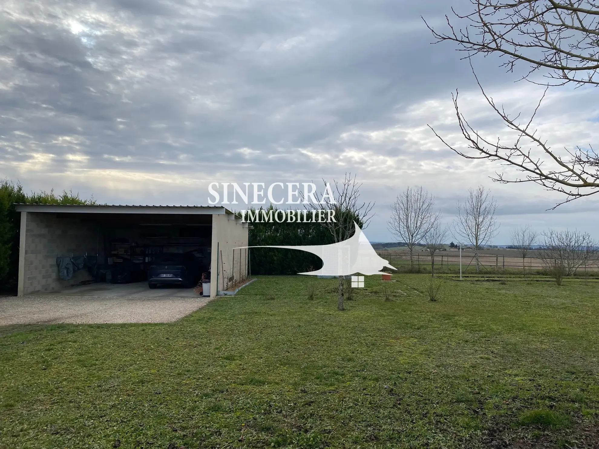 Belle maison contemporaine à Riberac avec grand terrain et garage proche commodités 