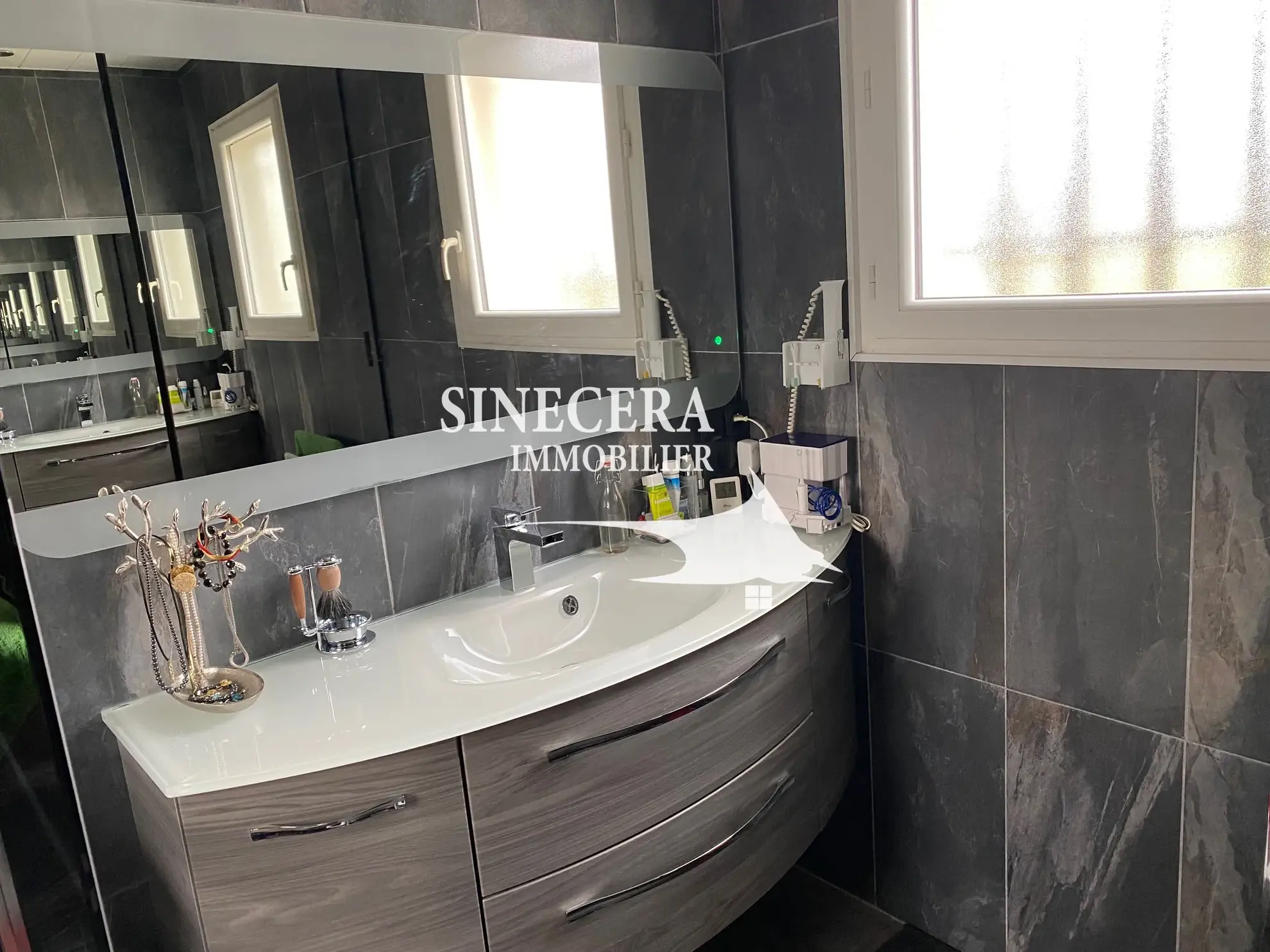 Belle maison contemporaine à Riberac avec grand terrain et garage proche commodités 