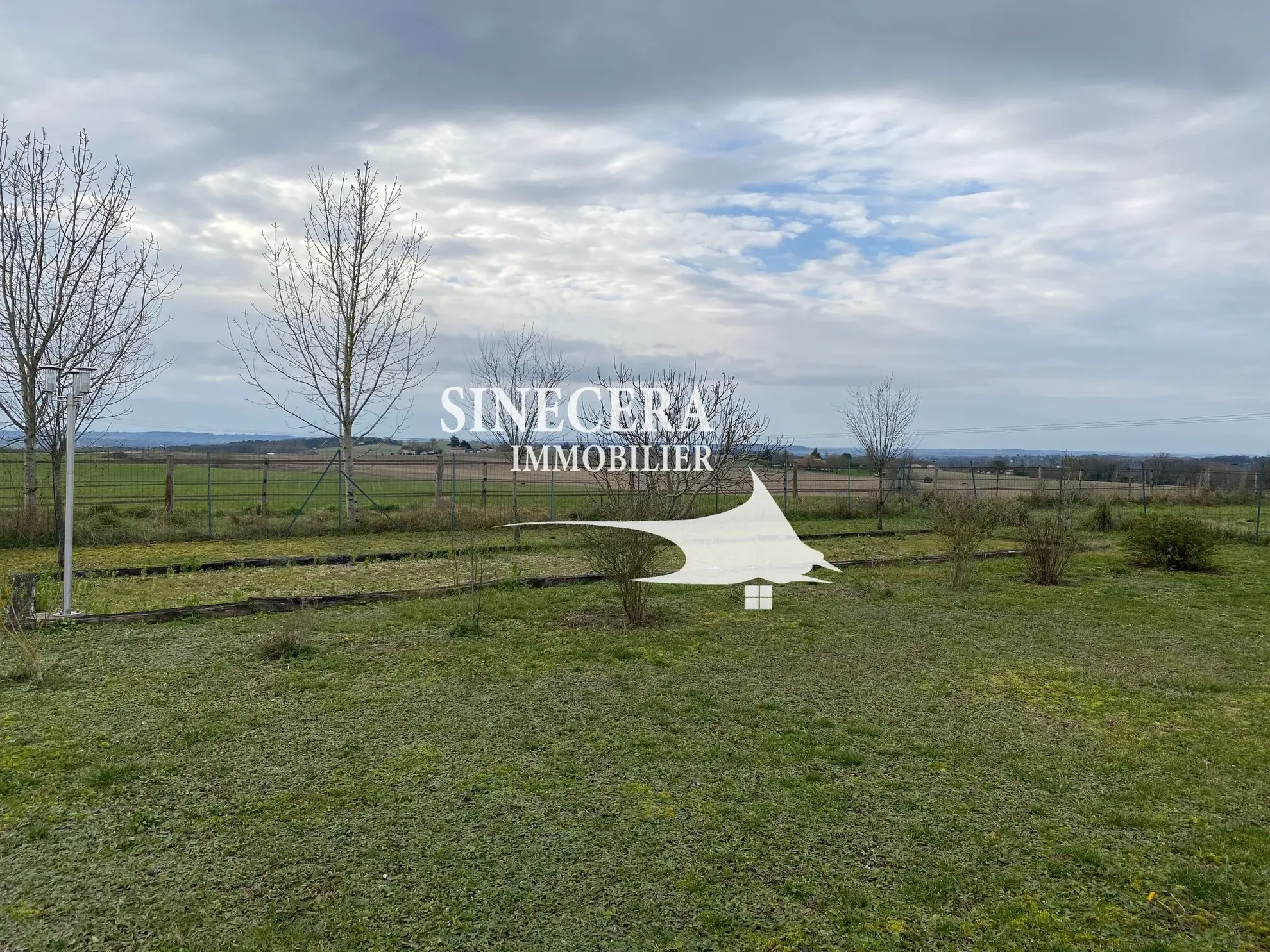 Belle maison contemporaine à Riberac avec grand terrain et garage proche commodités 